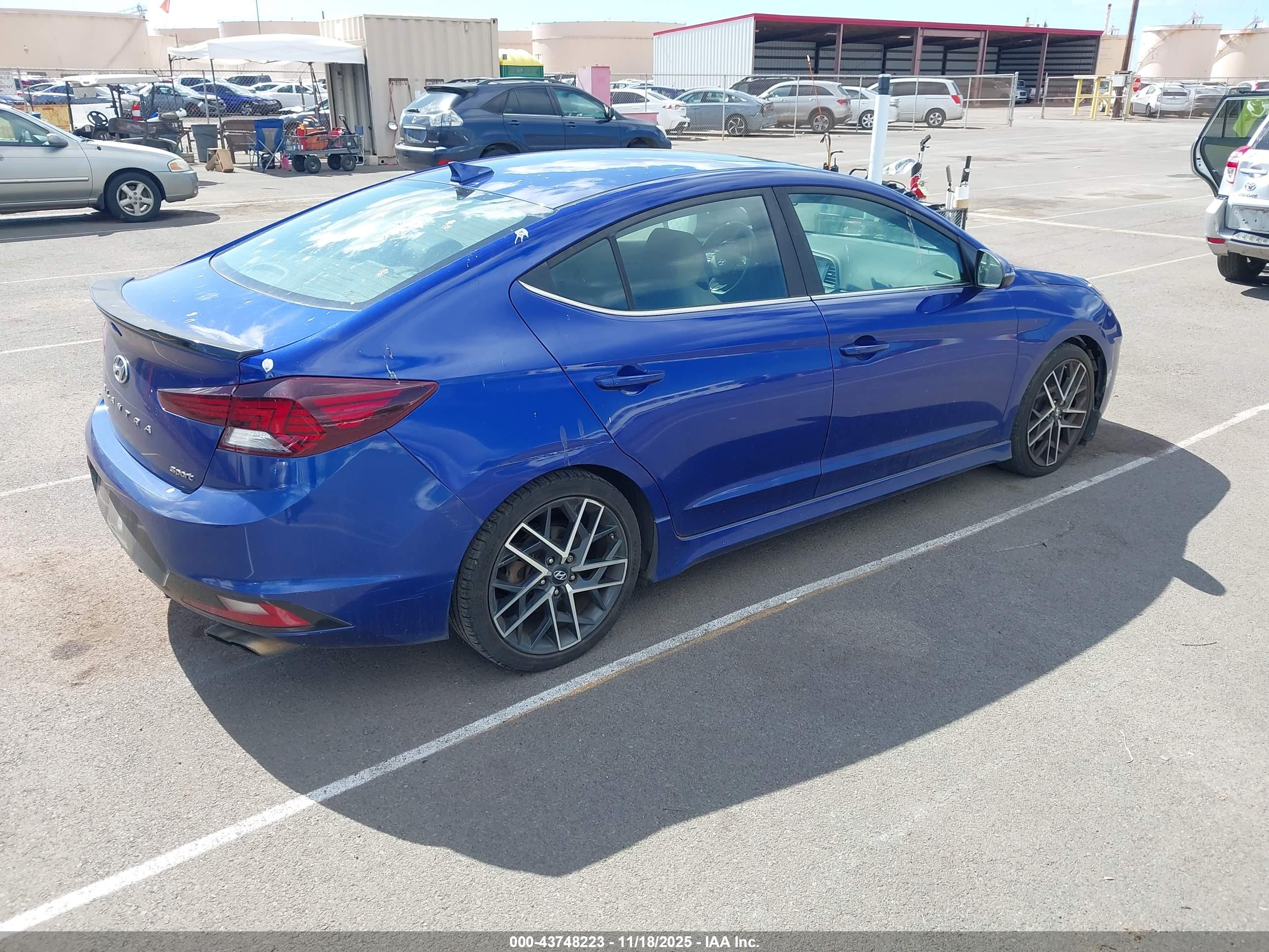 HYUNDAI ELANTRA image 4