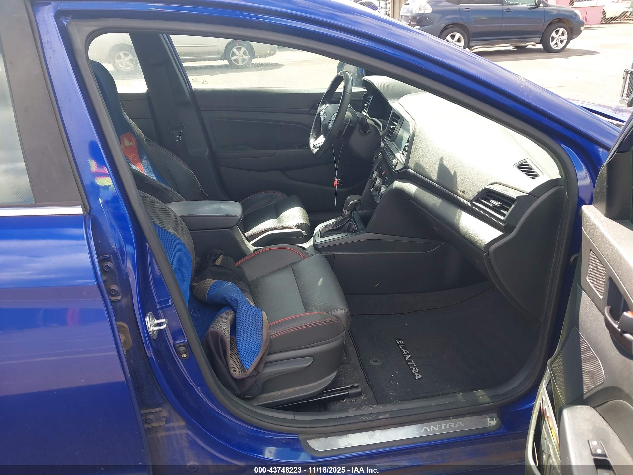 HYUNDAI ELANTRA image 5