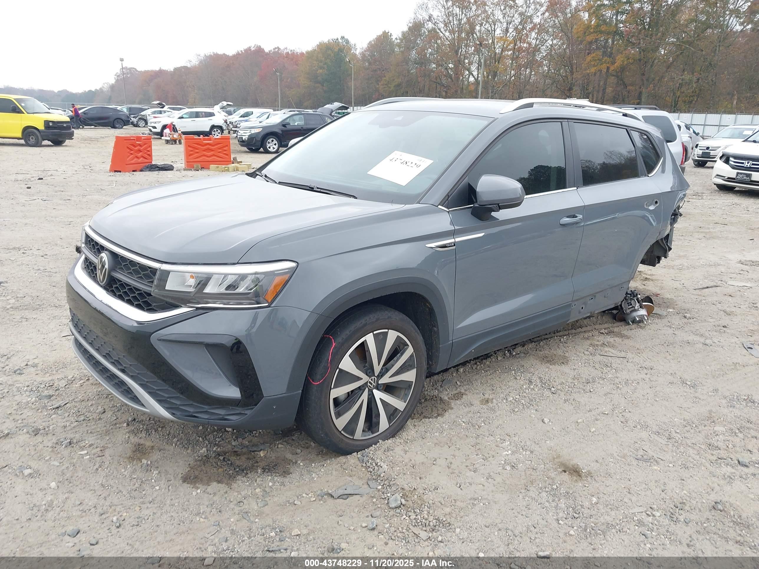 VOLKSWAGEN TAOS image 2
