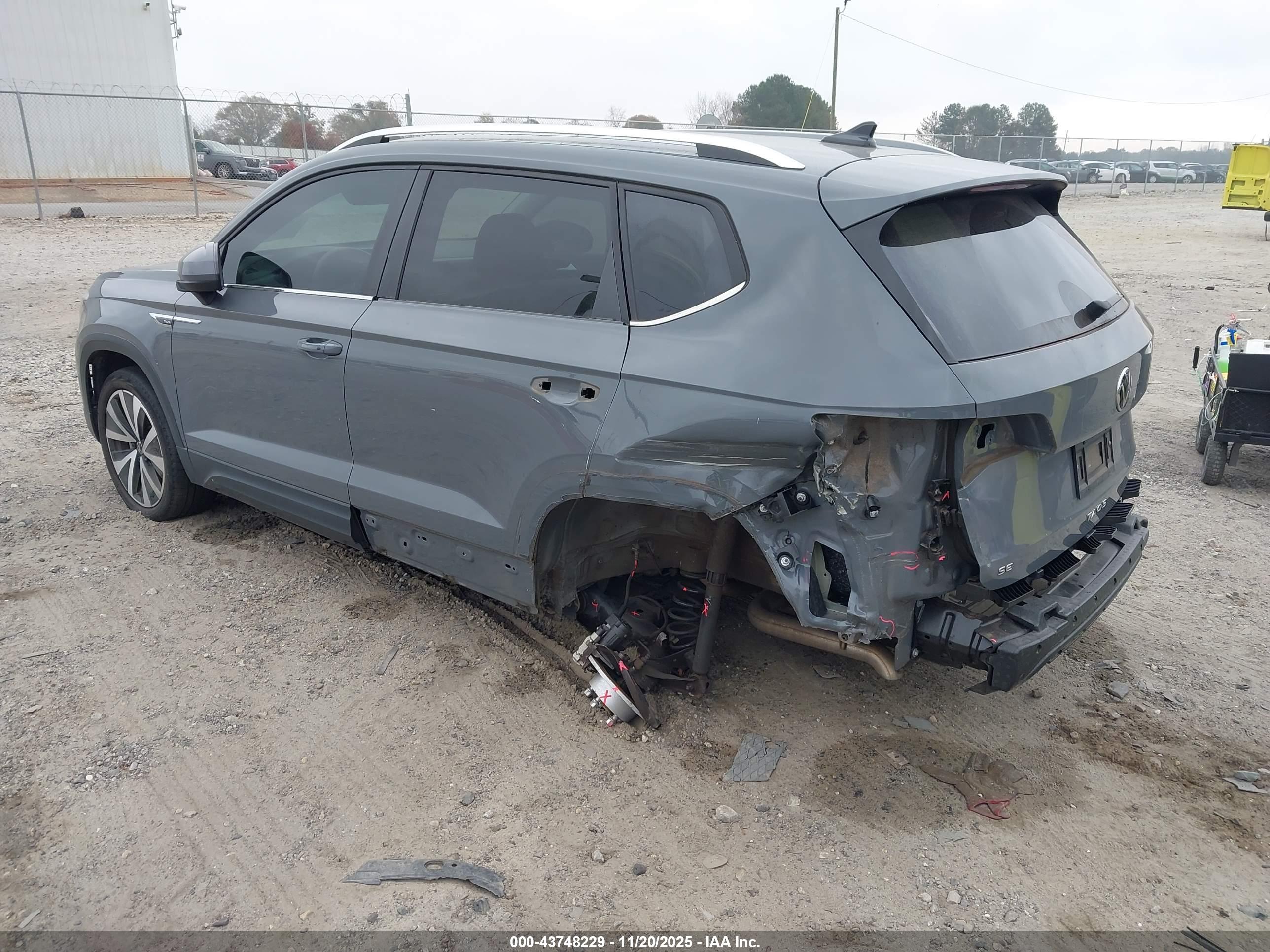 VOLKSWAGEN TAOS image 3