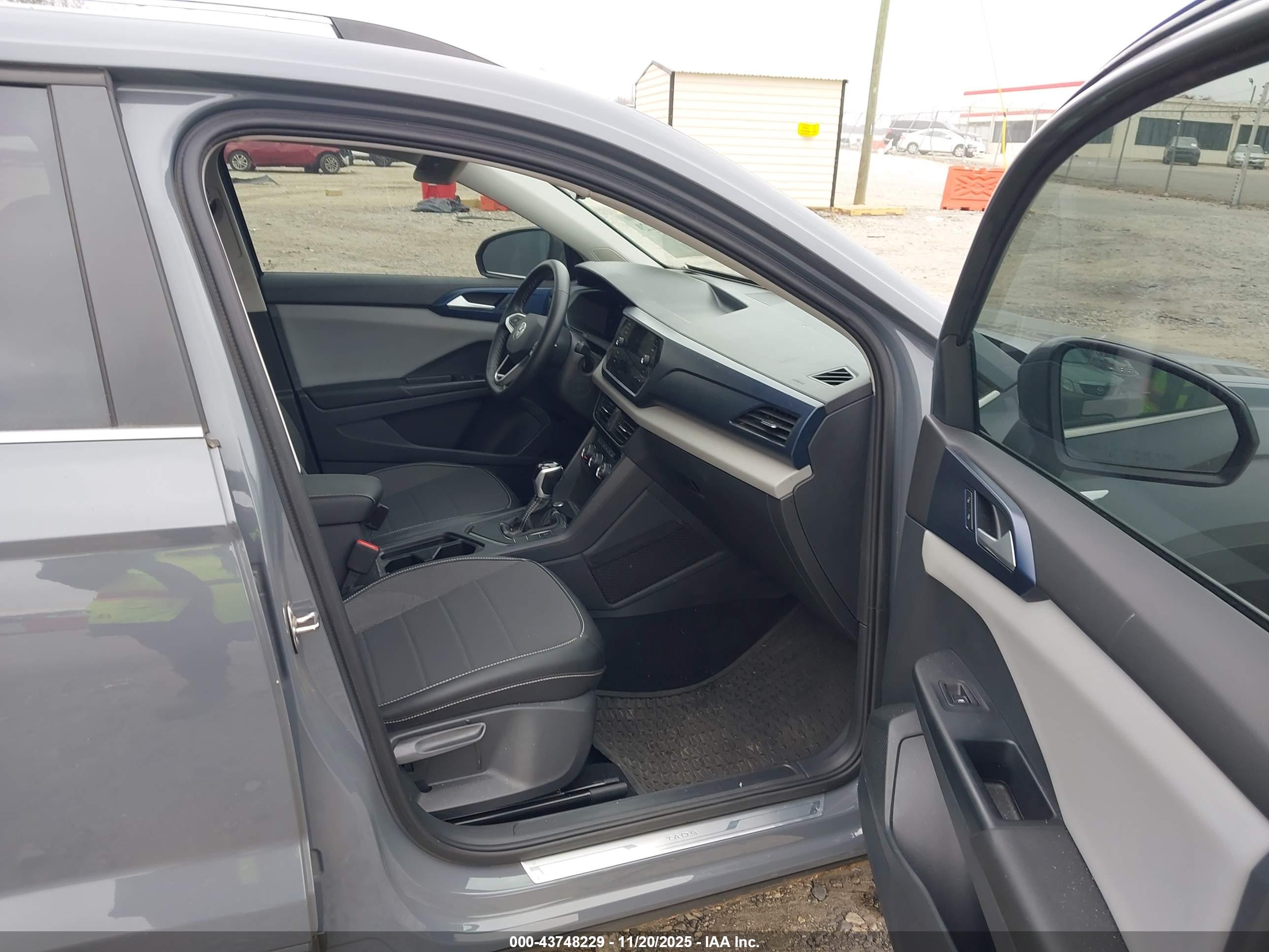 VOLKSWAGEN TAOS image 5