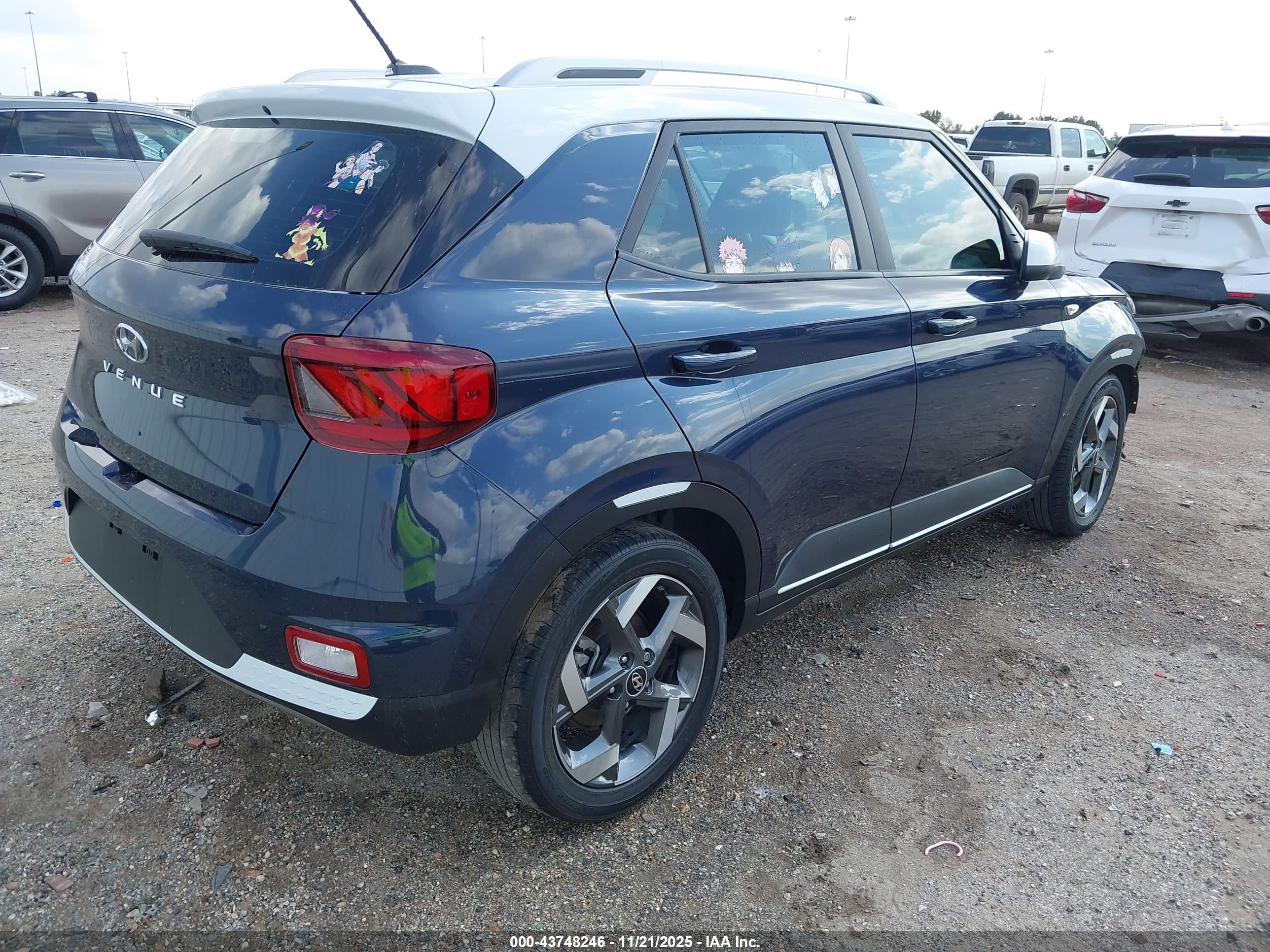 HYUNDAI VENUE image 4