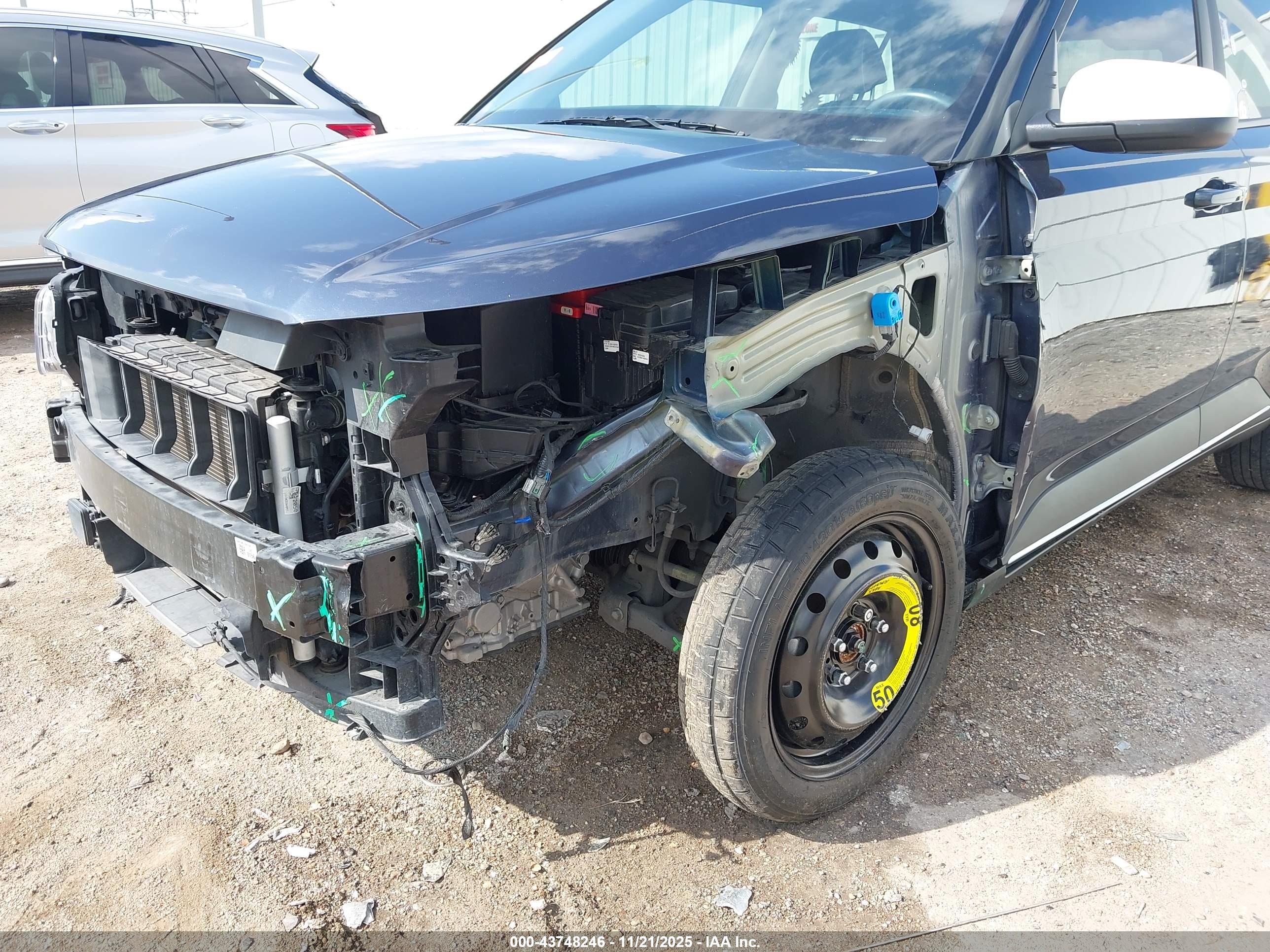 HYUNDAI VENUE image 6