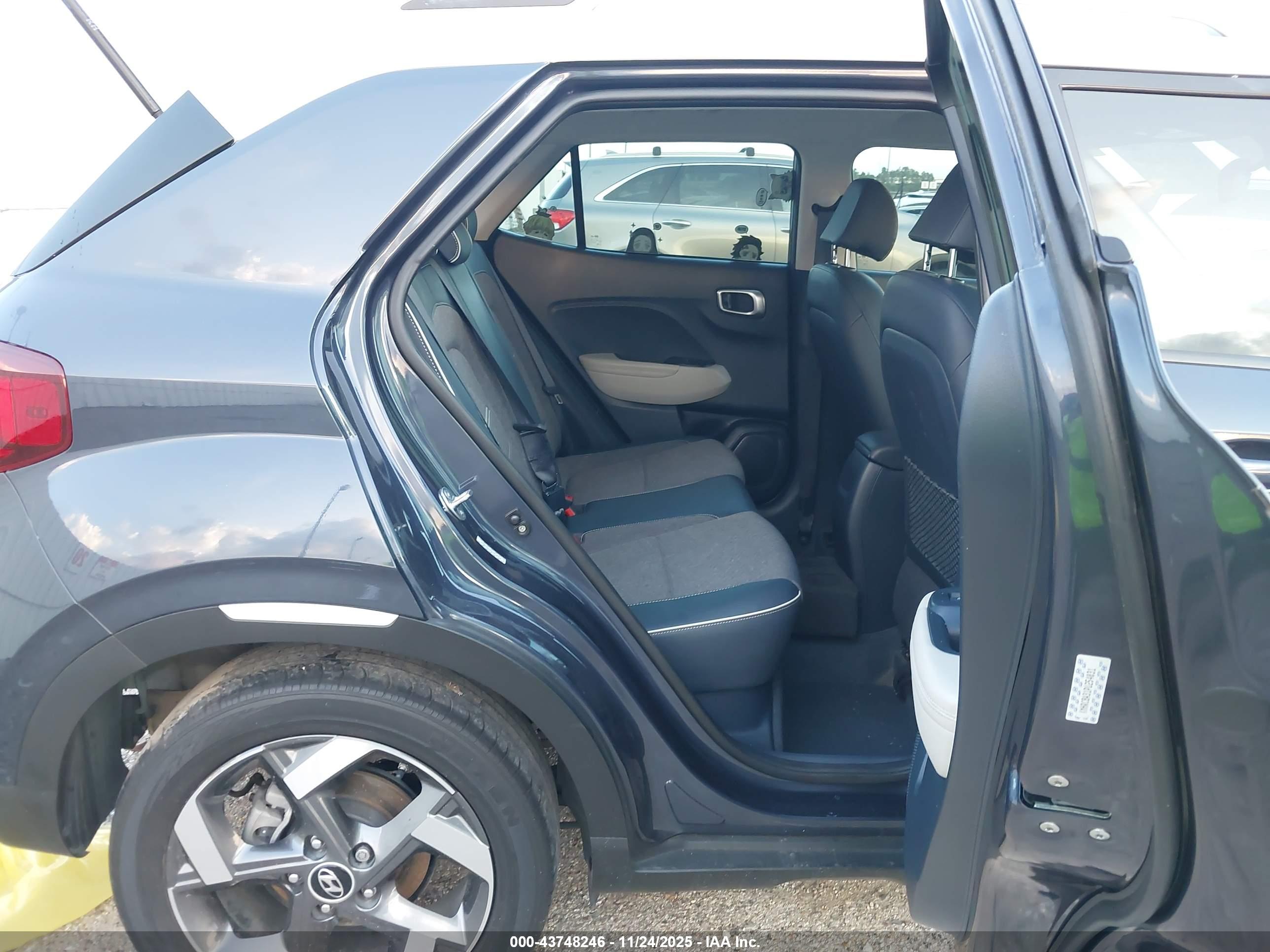 HYUNDAI VENUE image 8