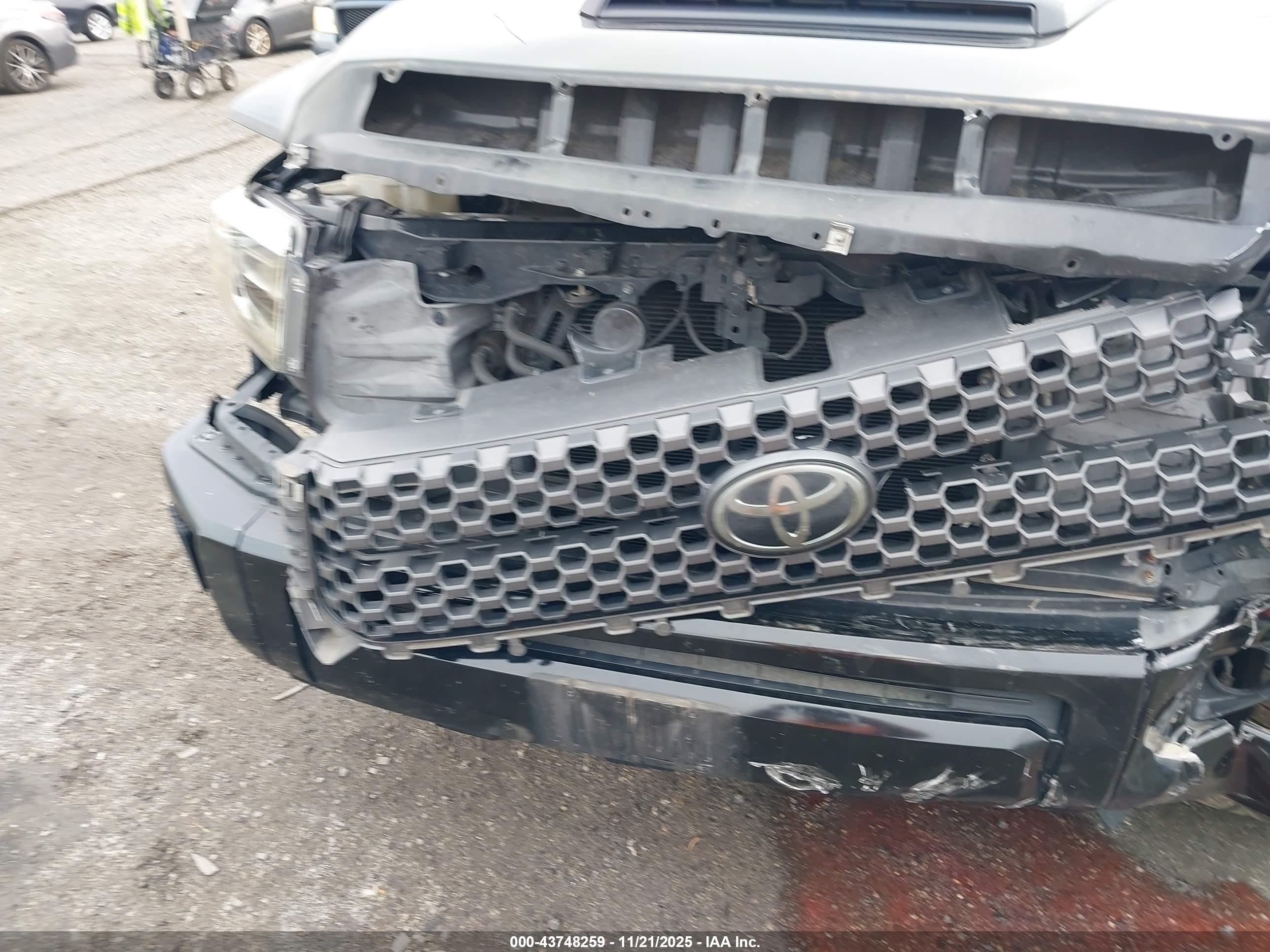 TOYOTA TUNDRA image 6