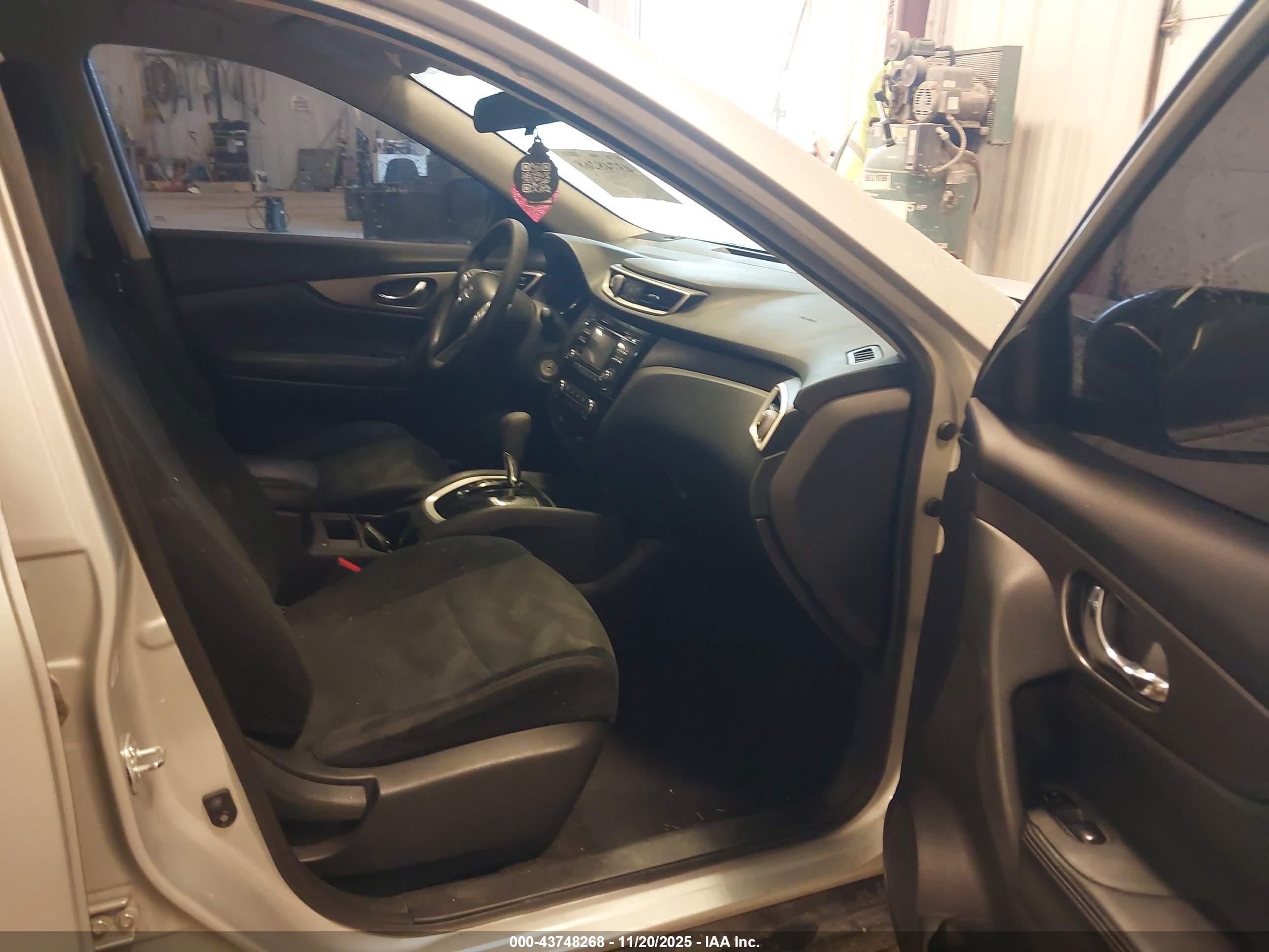 NISSAN ROGUE image 5