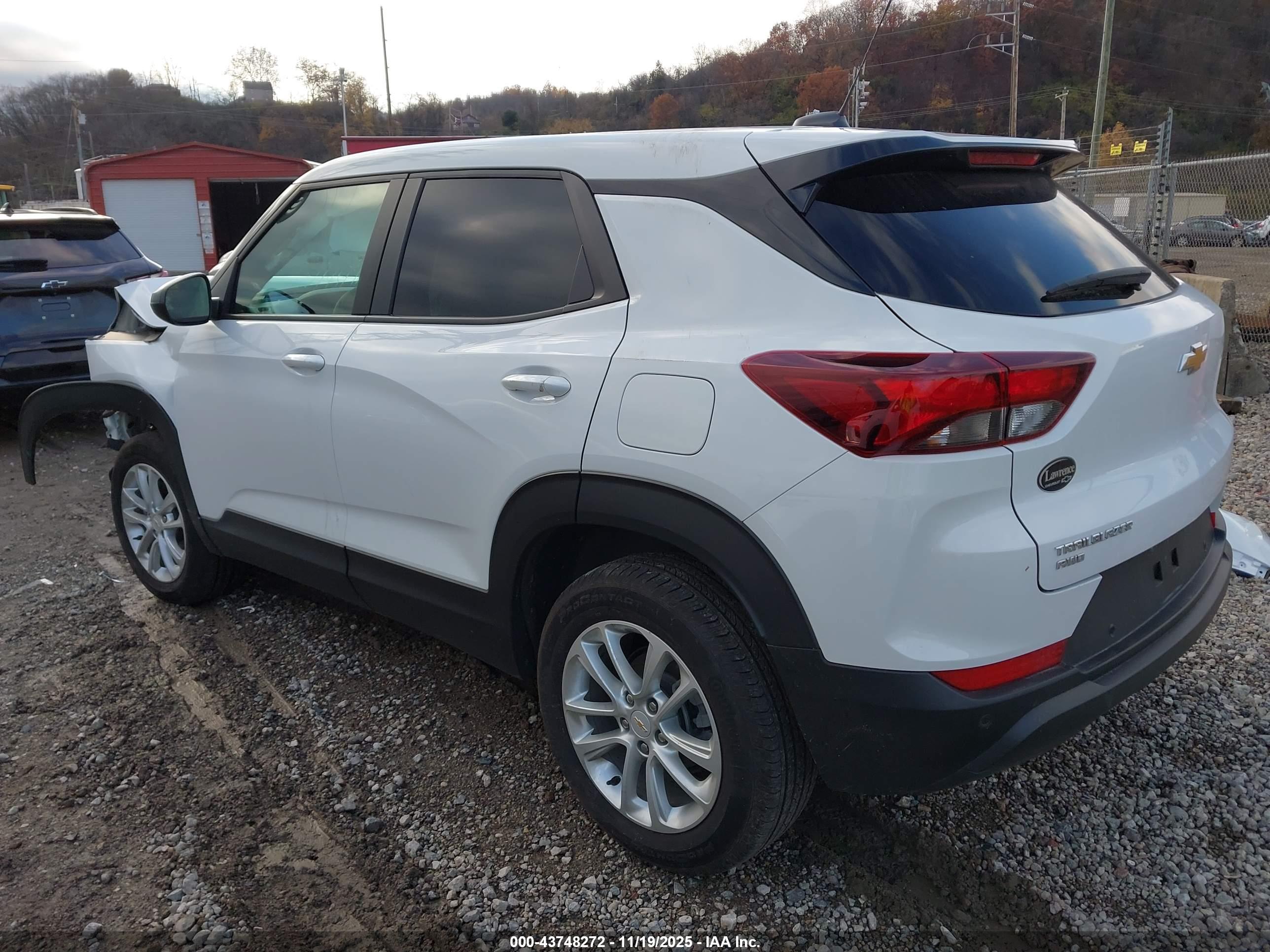 CHEVROLET TRAILBLAZER image 3