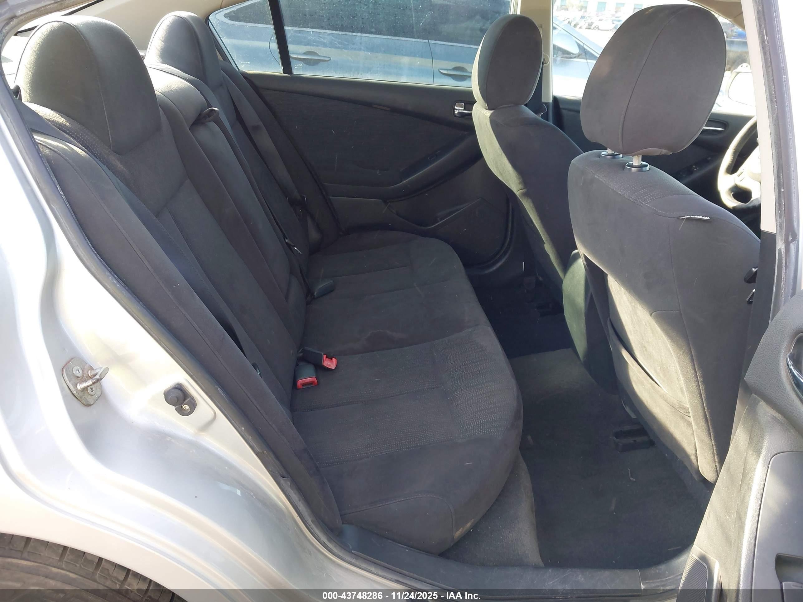 NISSAN ALTIMA image 8