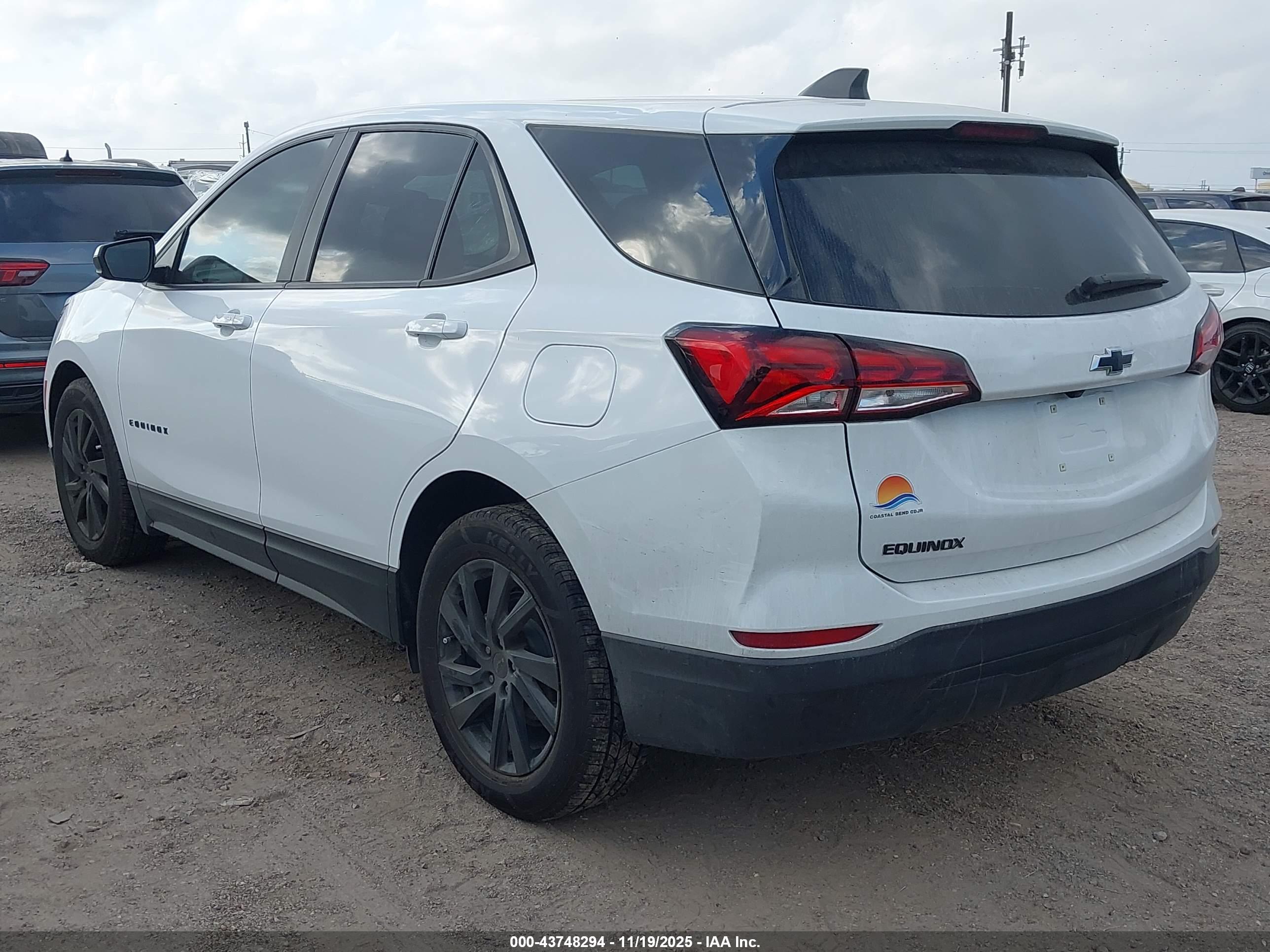 CHEVROLET EQUINOX image 3