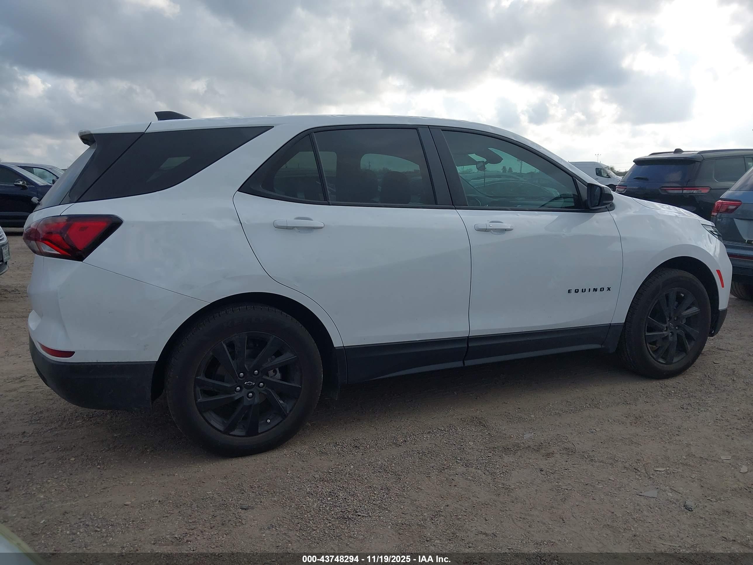 CHEVROLET EQUINOX image 4