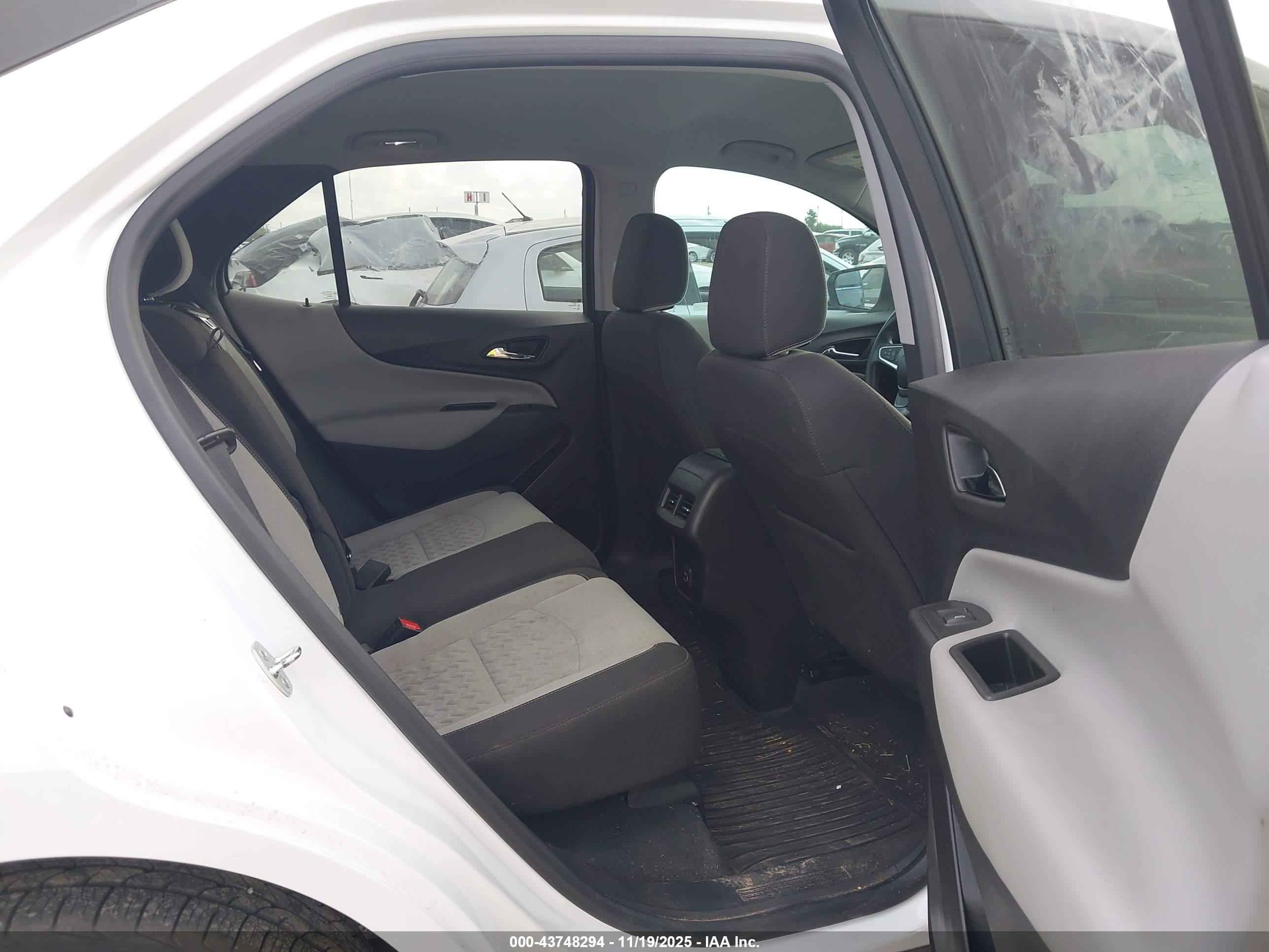 CHEVROLET EQUINOX image 8