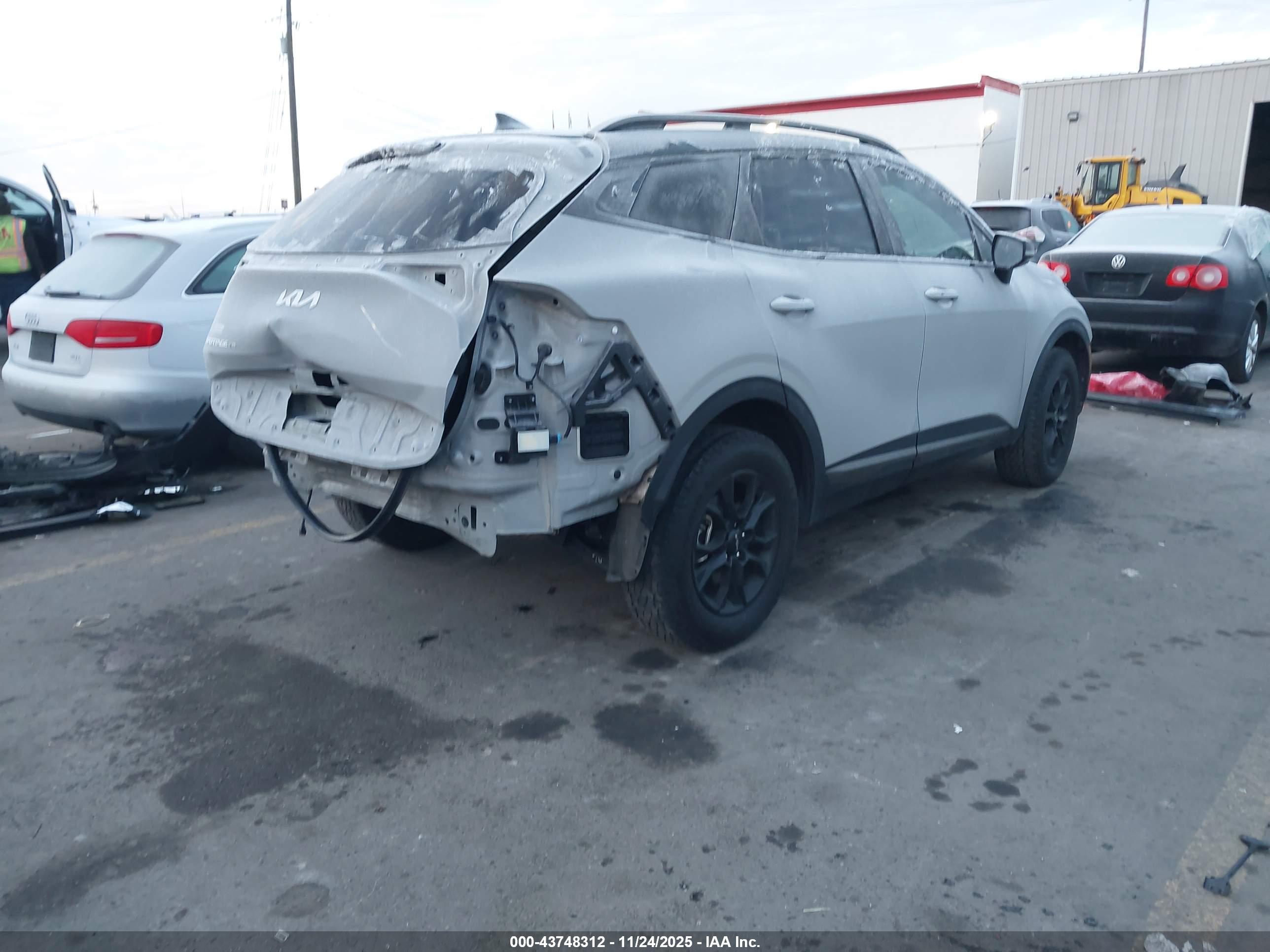 KIA SPORTAGE image 4
