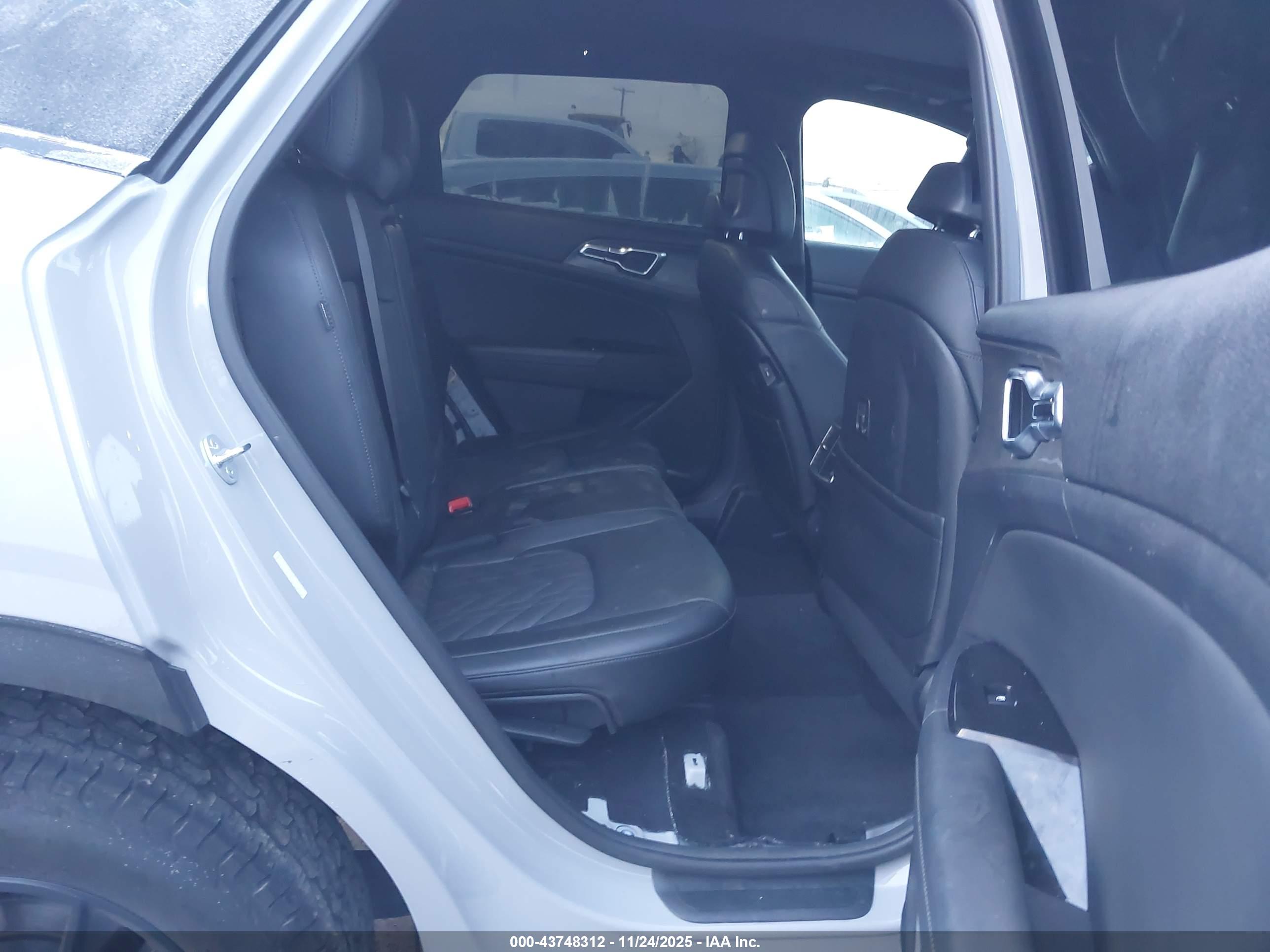 KIA SPORTAGE image 8