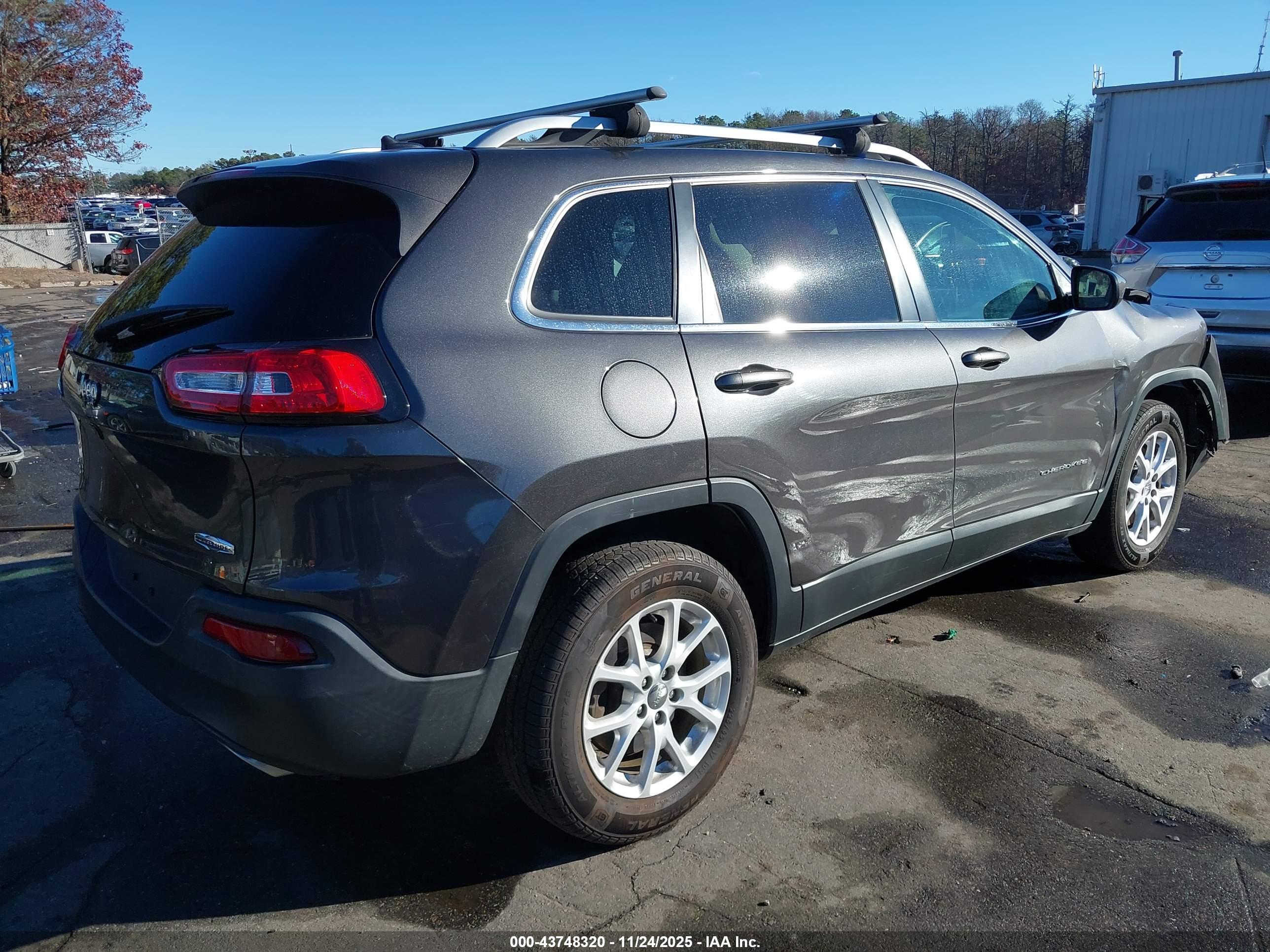 JEEP CHEROKEE image 4