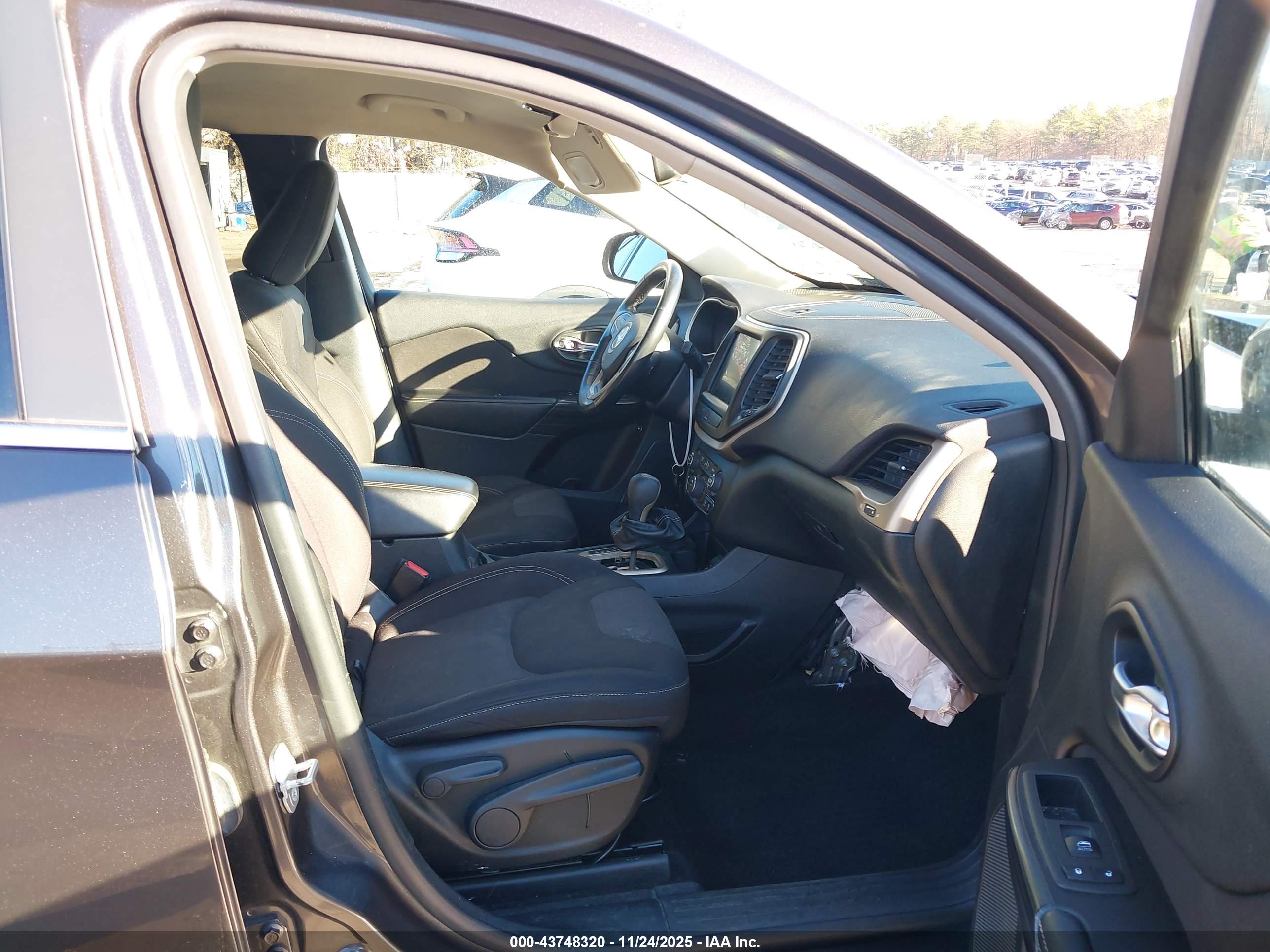 JEEP CHEROKEE image 5