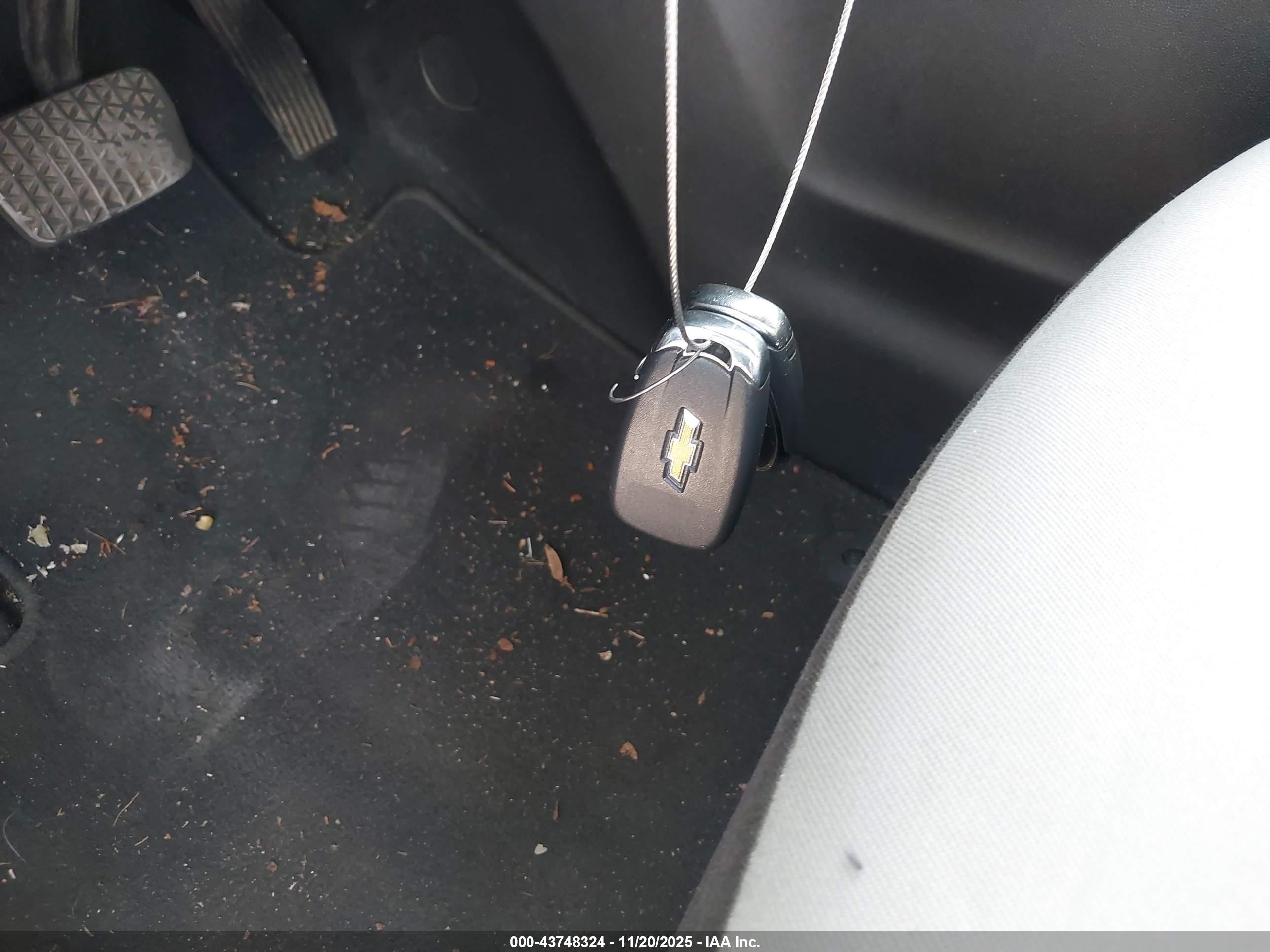 CHEVROLET EQUINOX image 11
