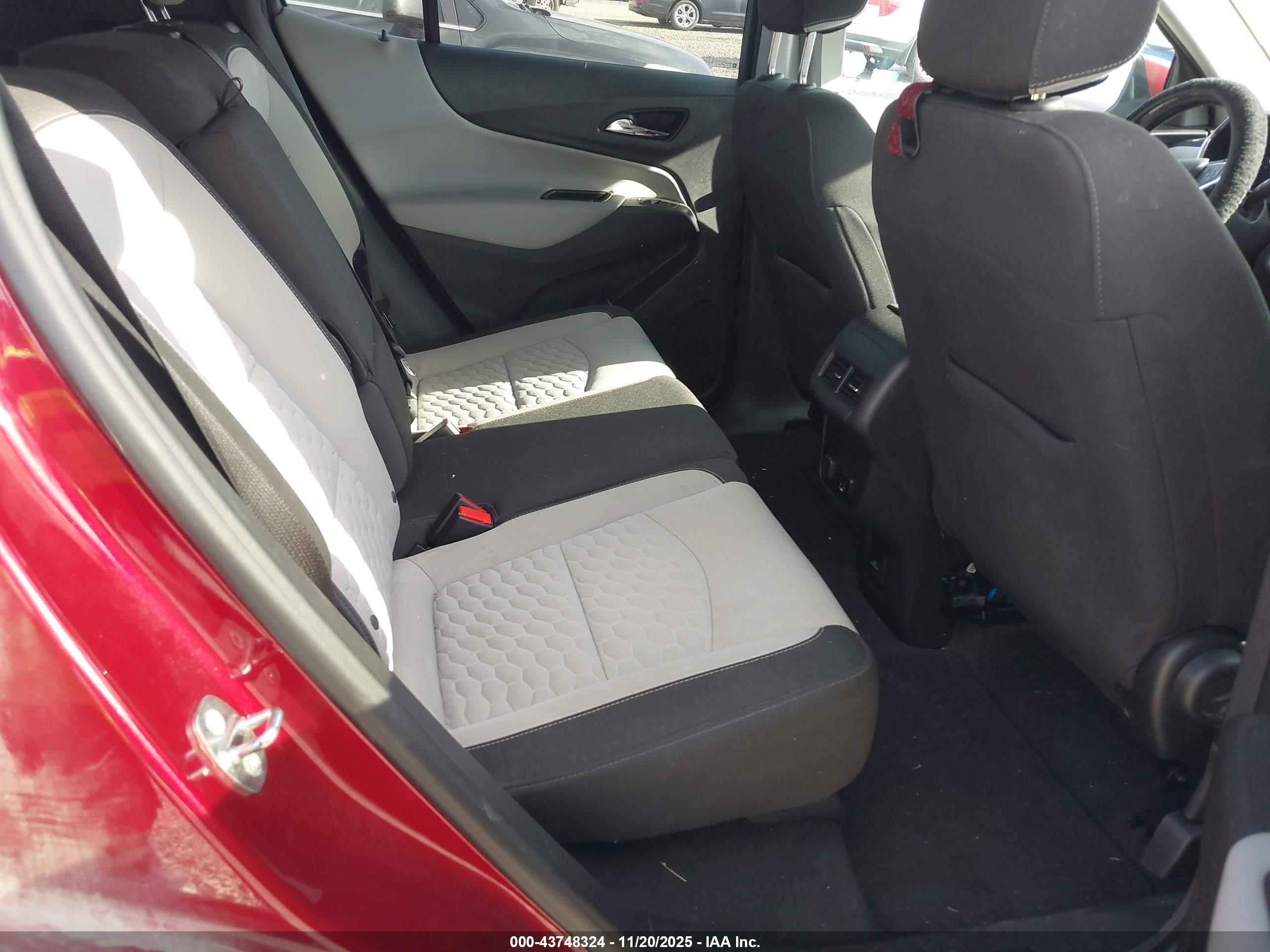CHEVROLET EQUINOX image 8