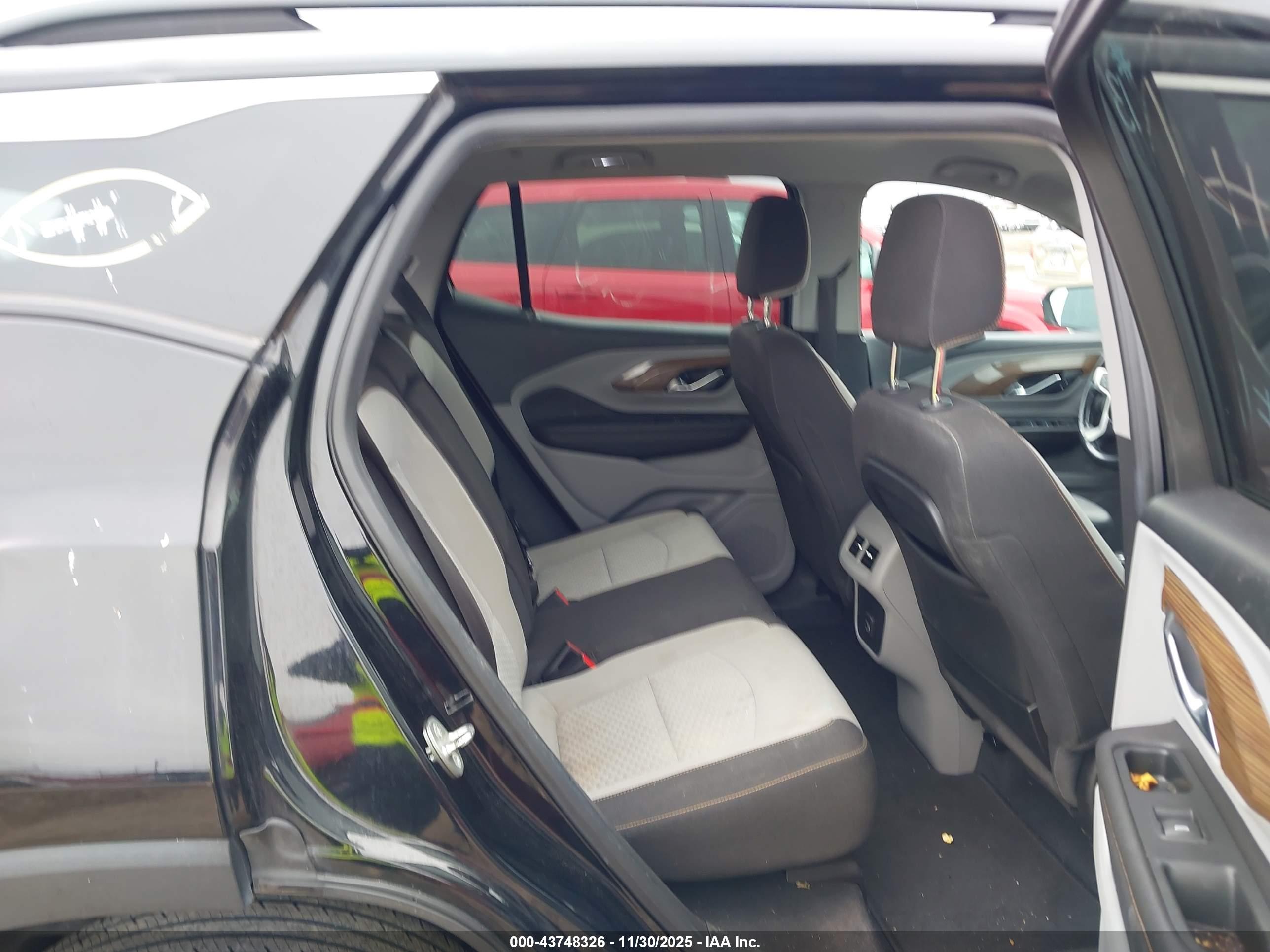 GMC TERRAIN image 8
