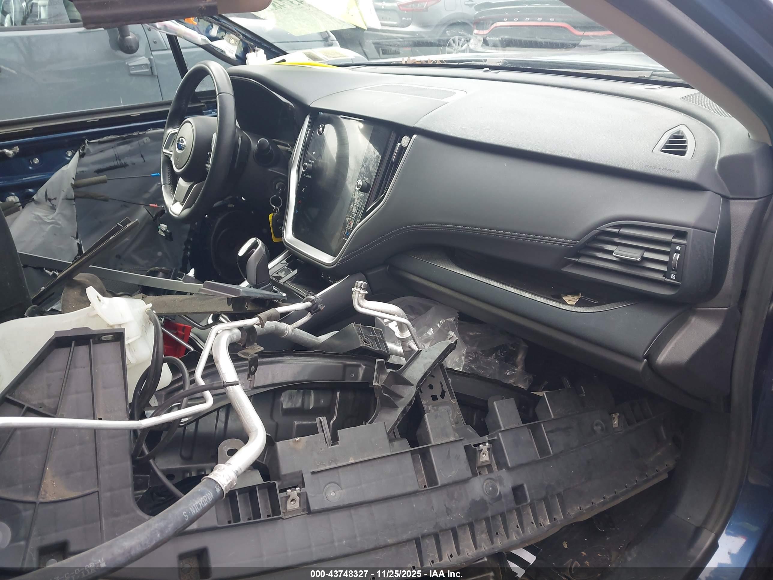 SUBARU OUTBACK image 5