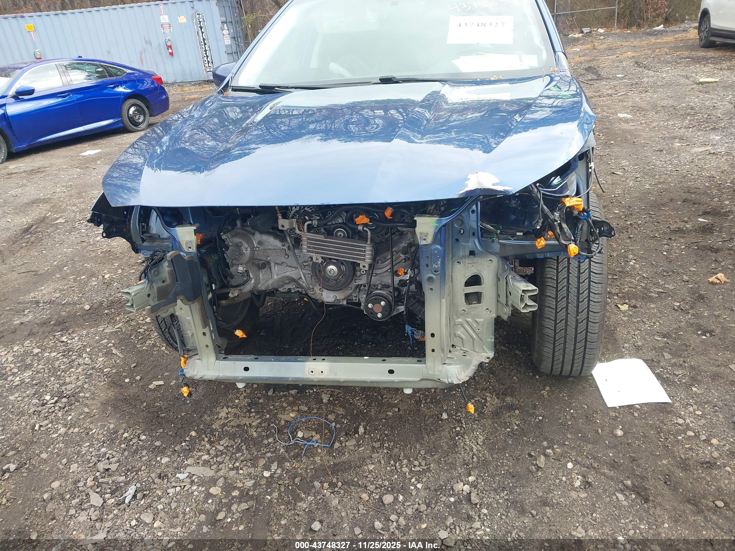 SUBARU OUTBACK image 6