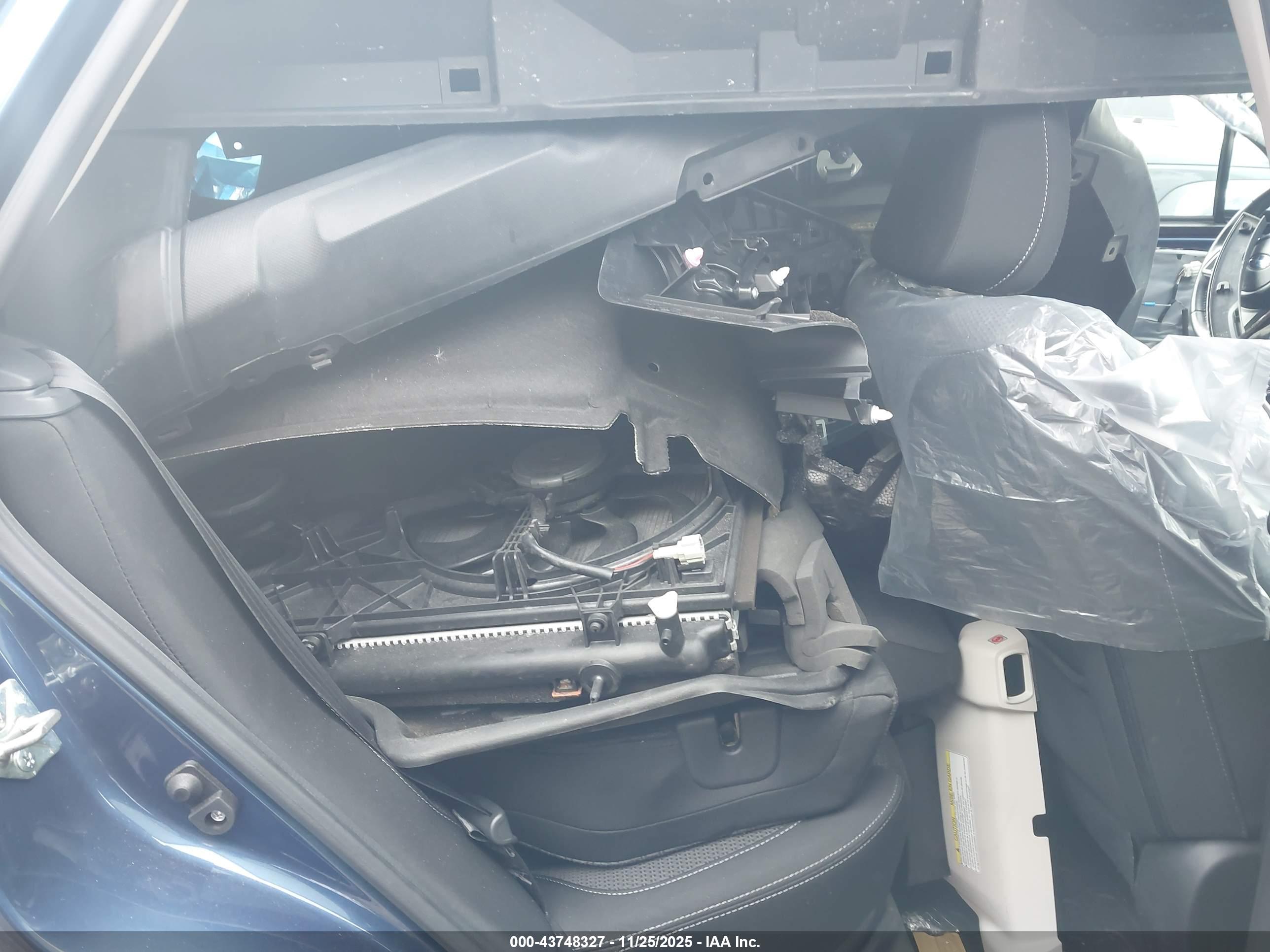SUBARU OUTBACK image 8