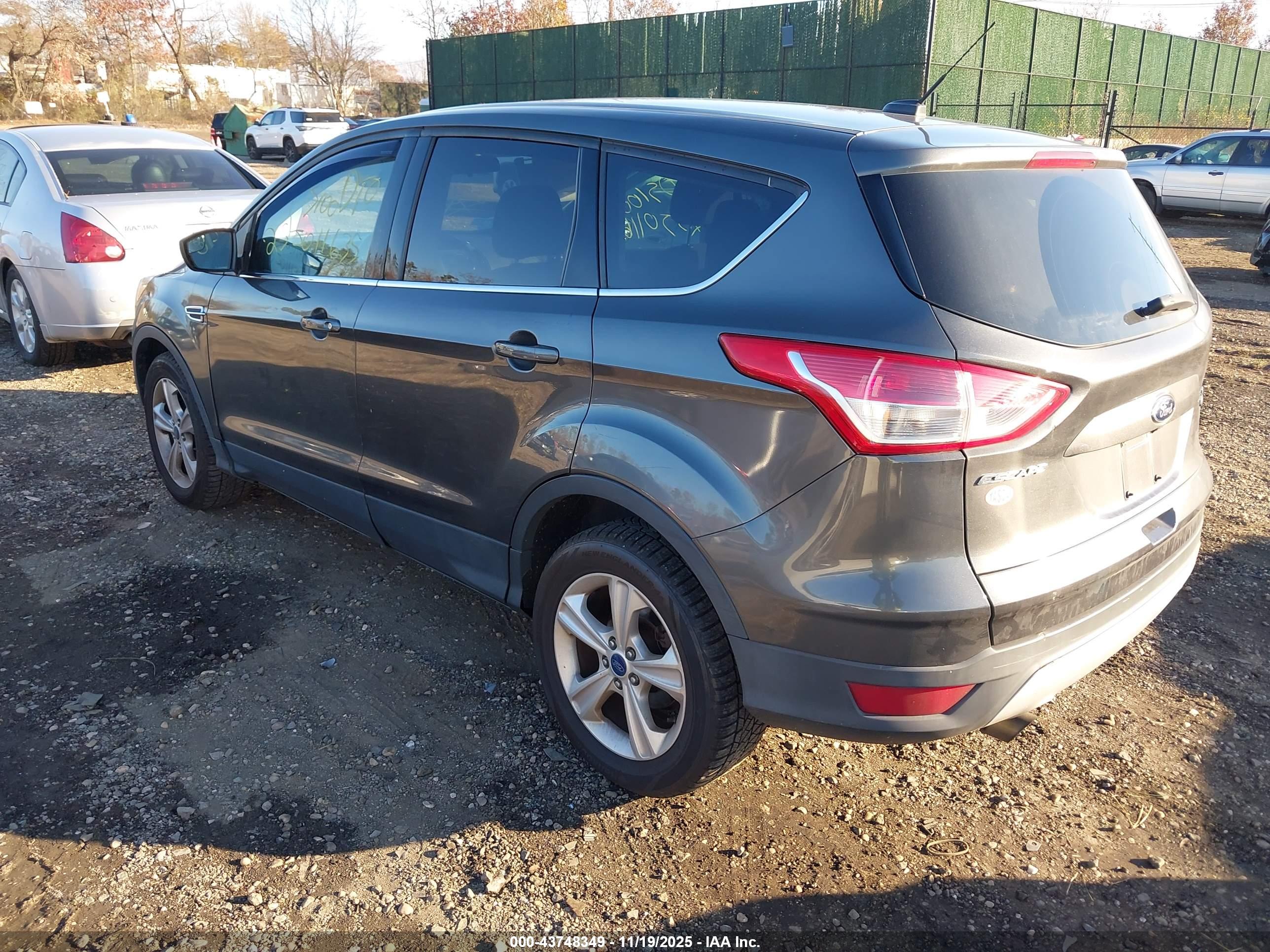 FORD ESCAPE image 3
