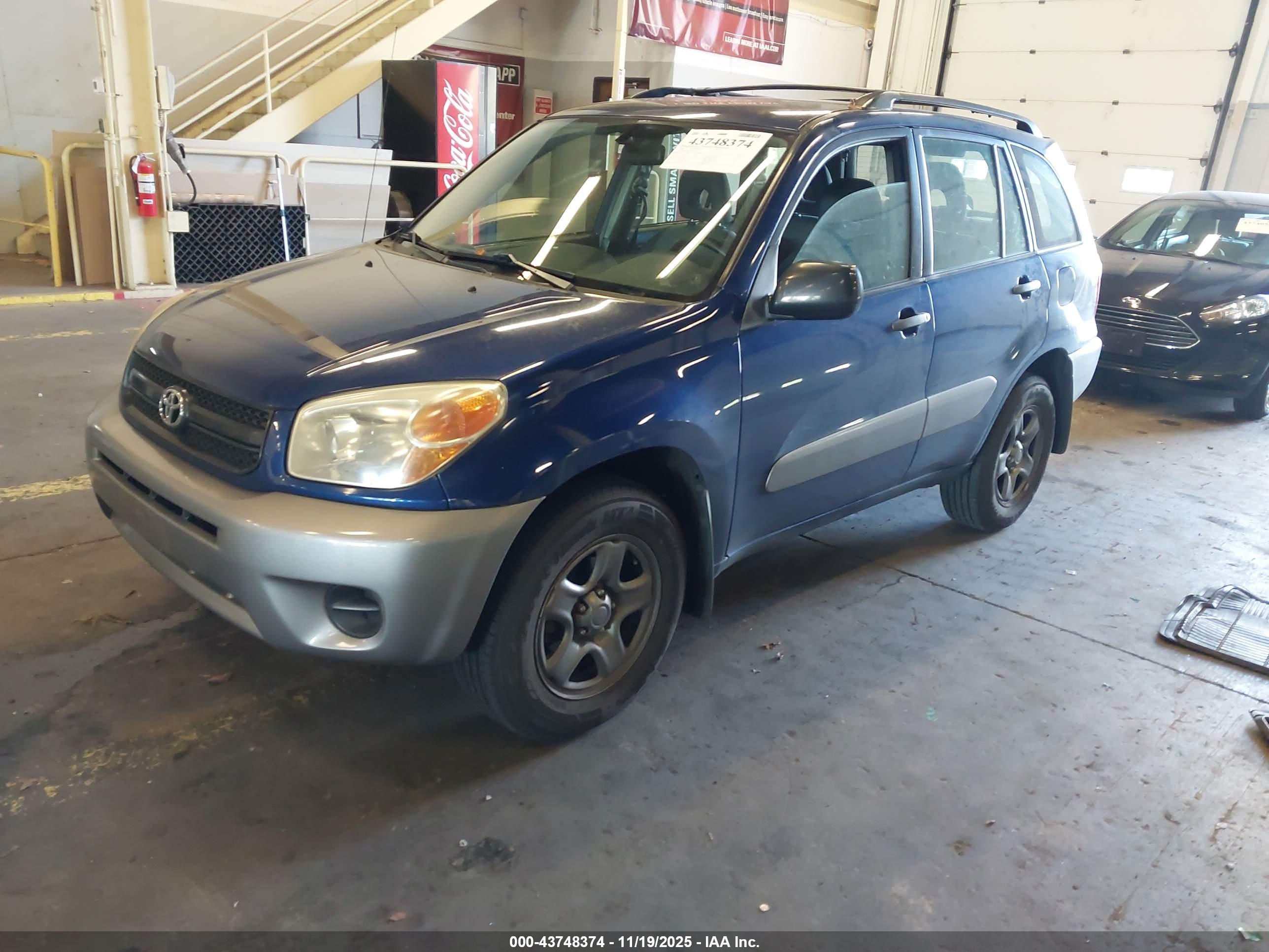 TOYOTA RAV4 image 2