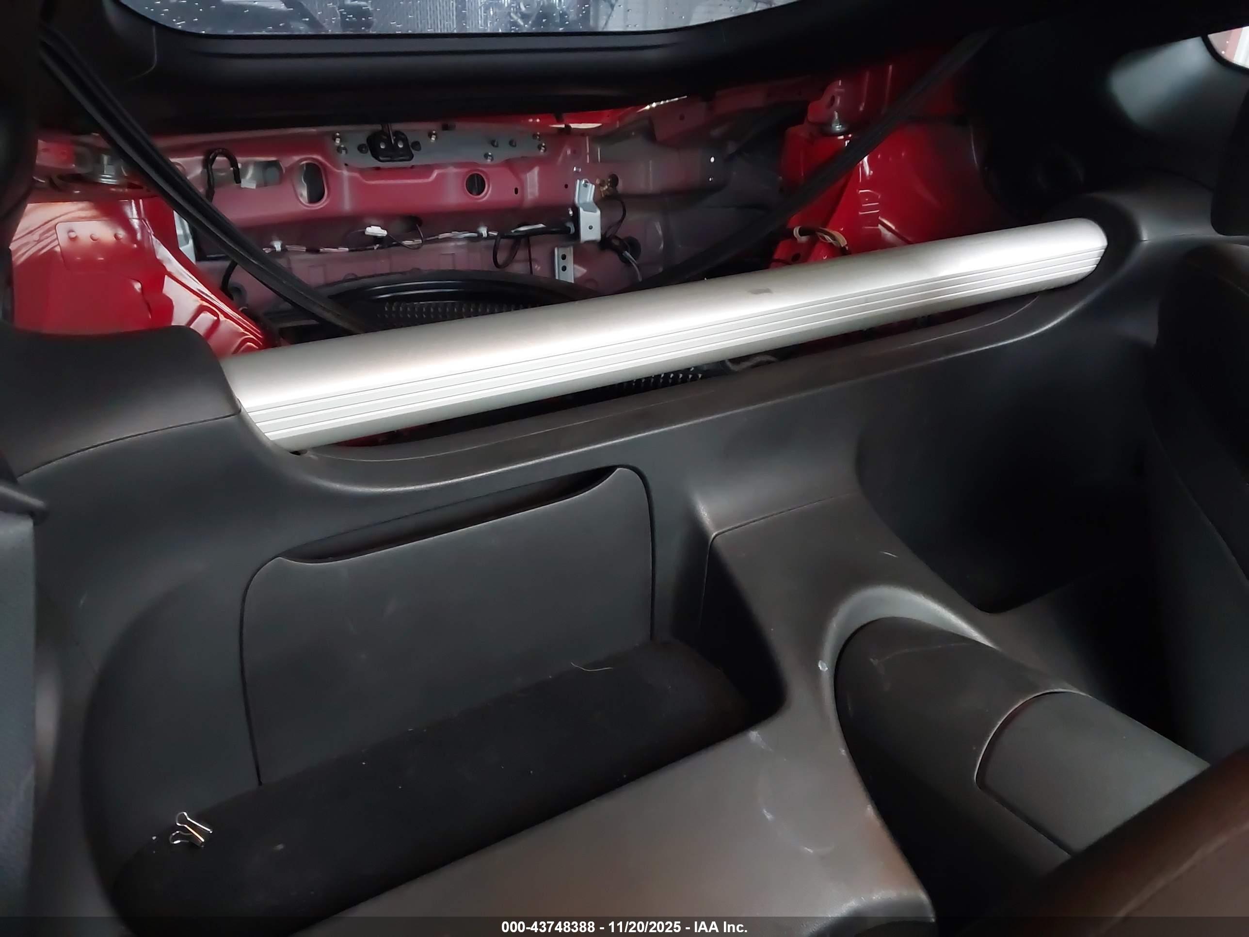 NISSAN 370Z image 8