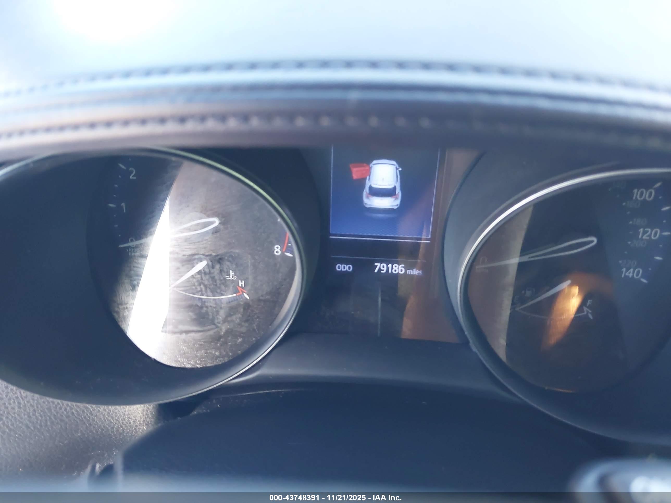 TOYOTA C-HR image 7