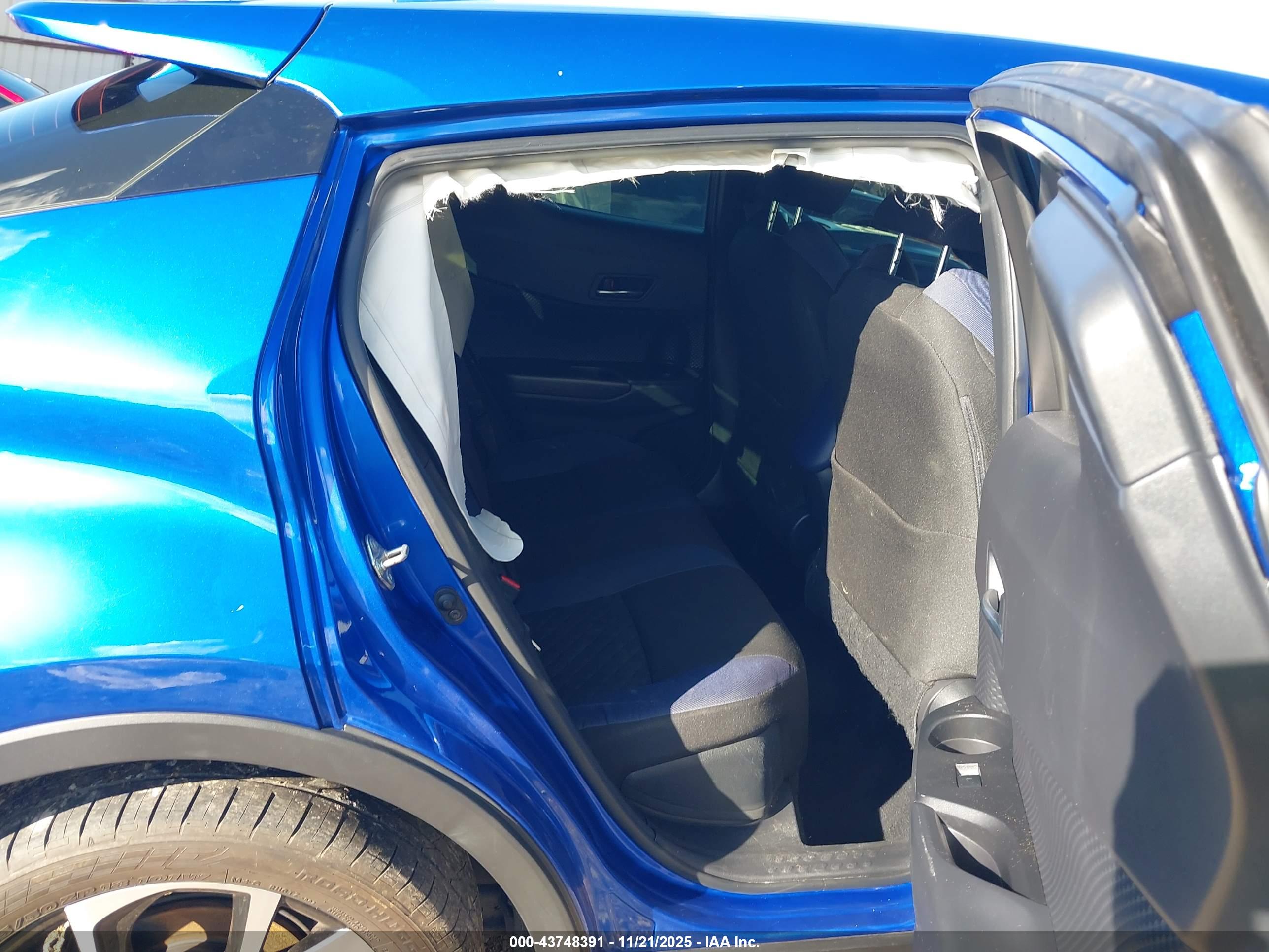 TOYOTA C-HR image 8