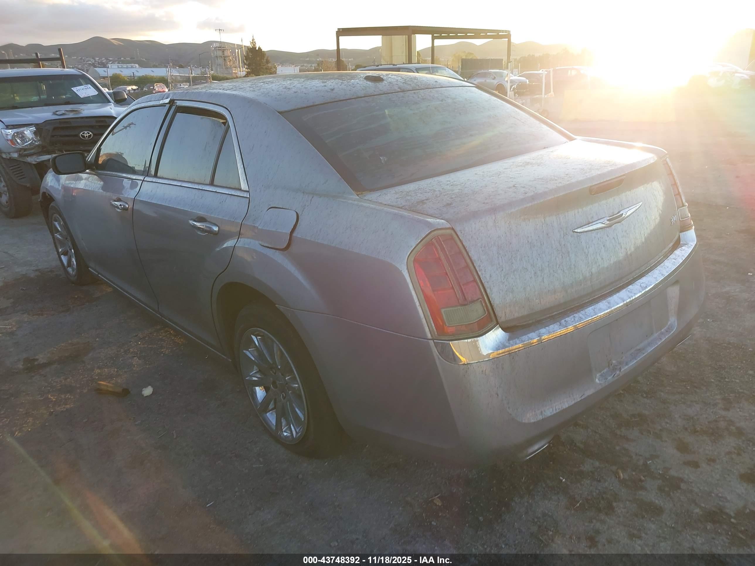 CHRYSLER 300 image 3