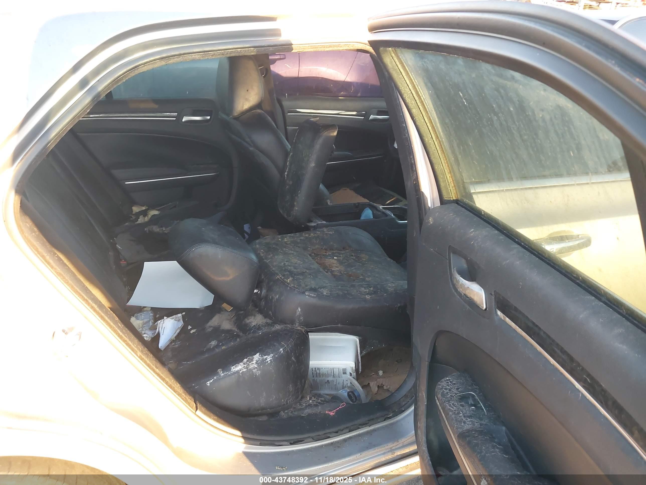 CHRYSLER 300 image 8
