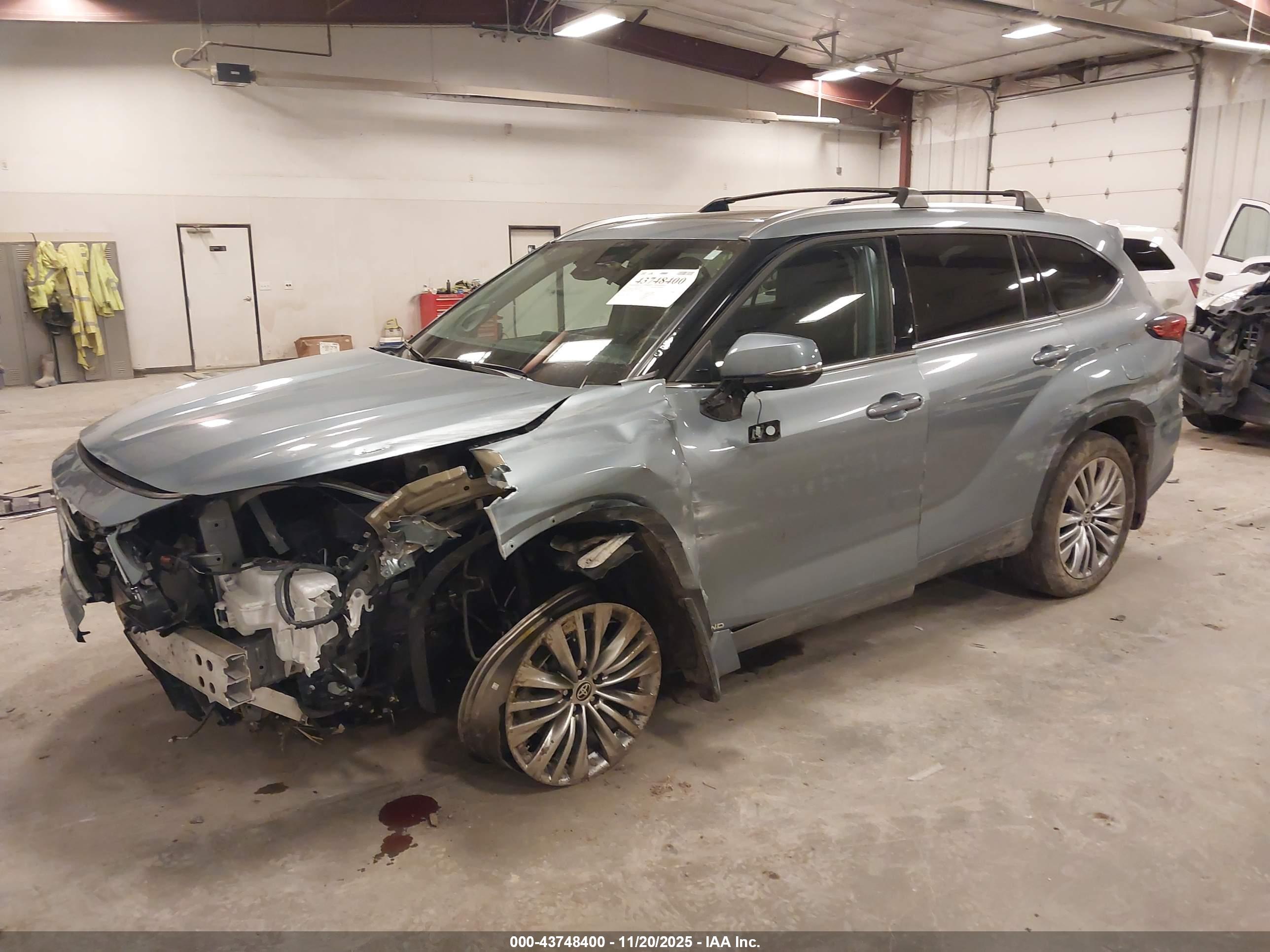 TOYOTA HIGHLANDER image 2