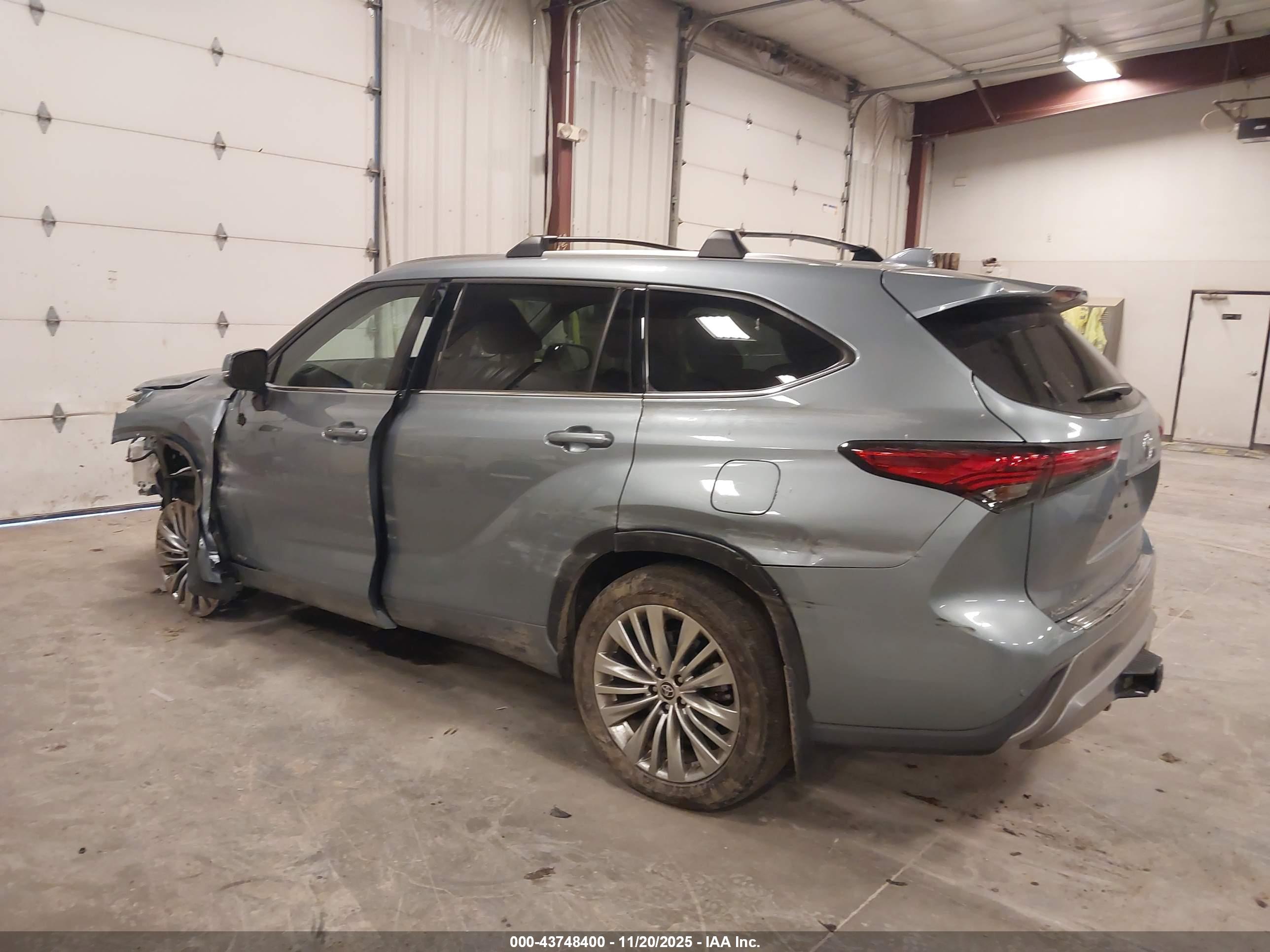 TOYOTA HIGHLANDER image 3