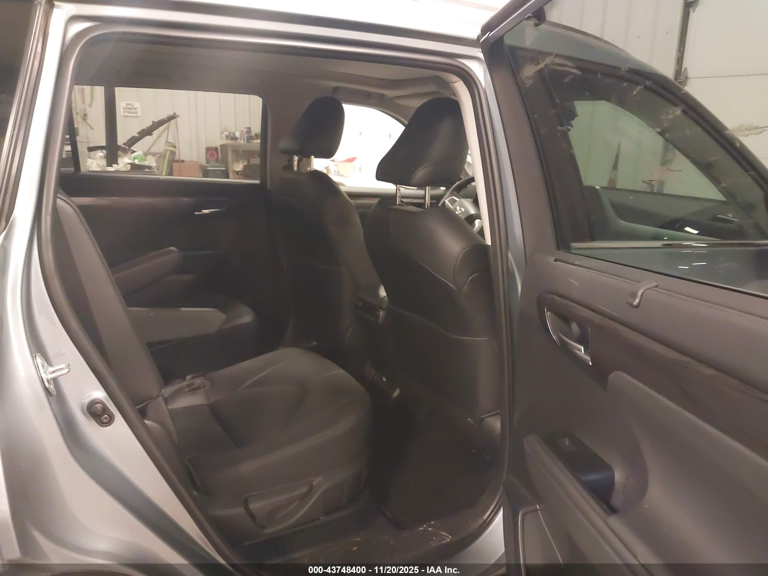 TOYOTA HIGHLANDER image 8