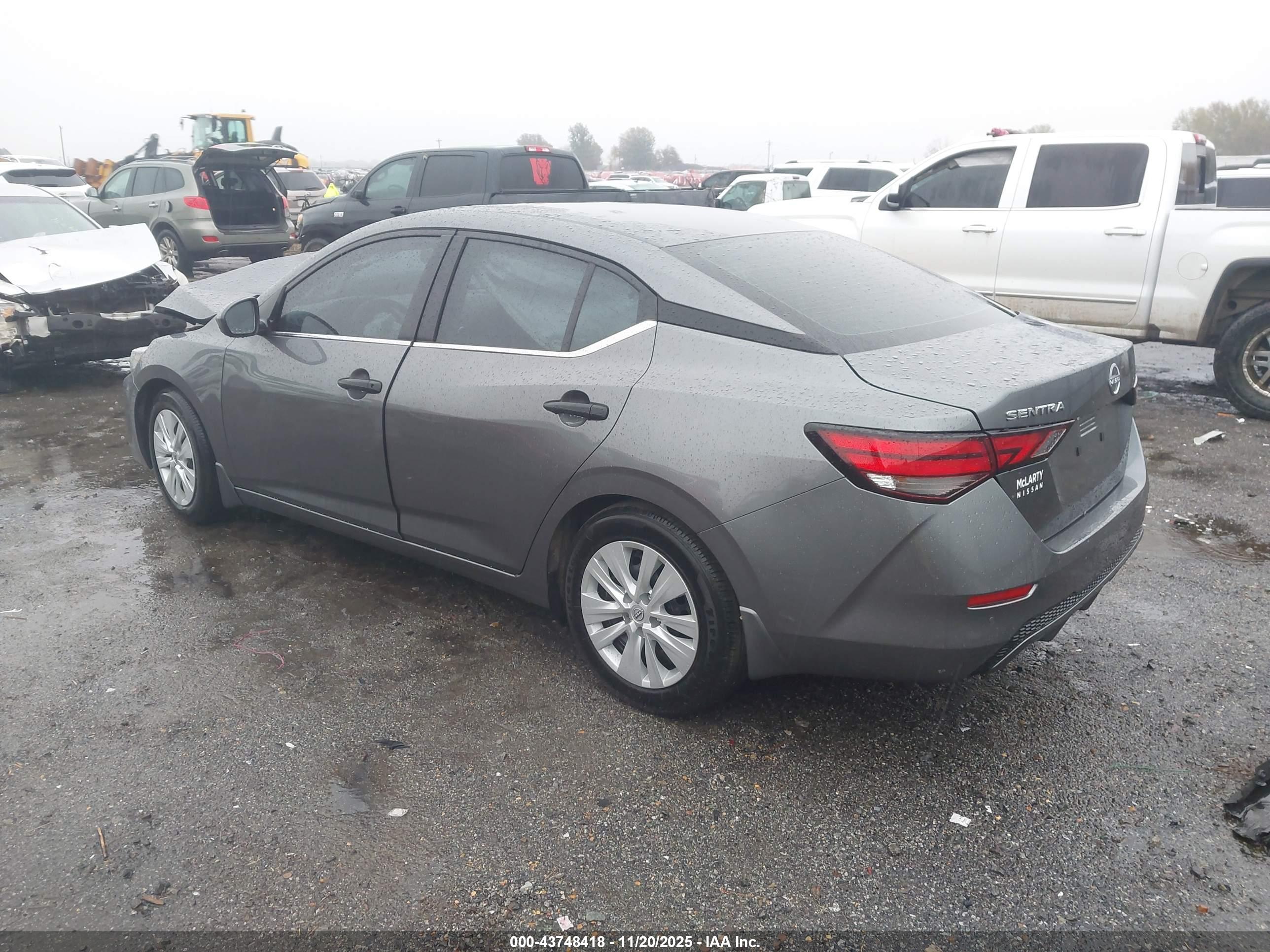 NISSAN SENTRA image 3