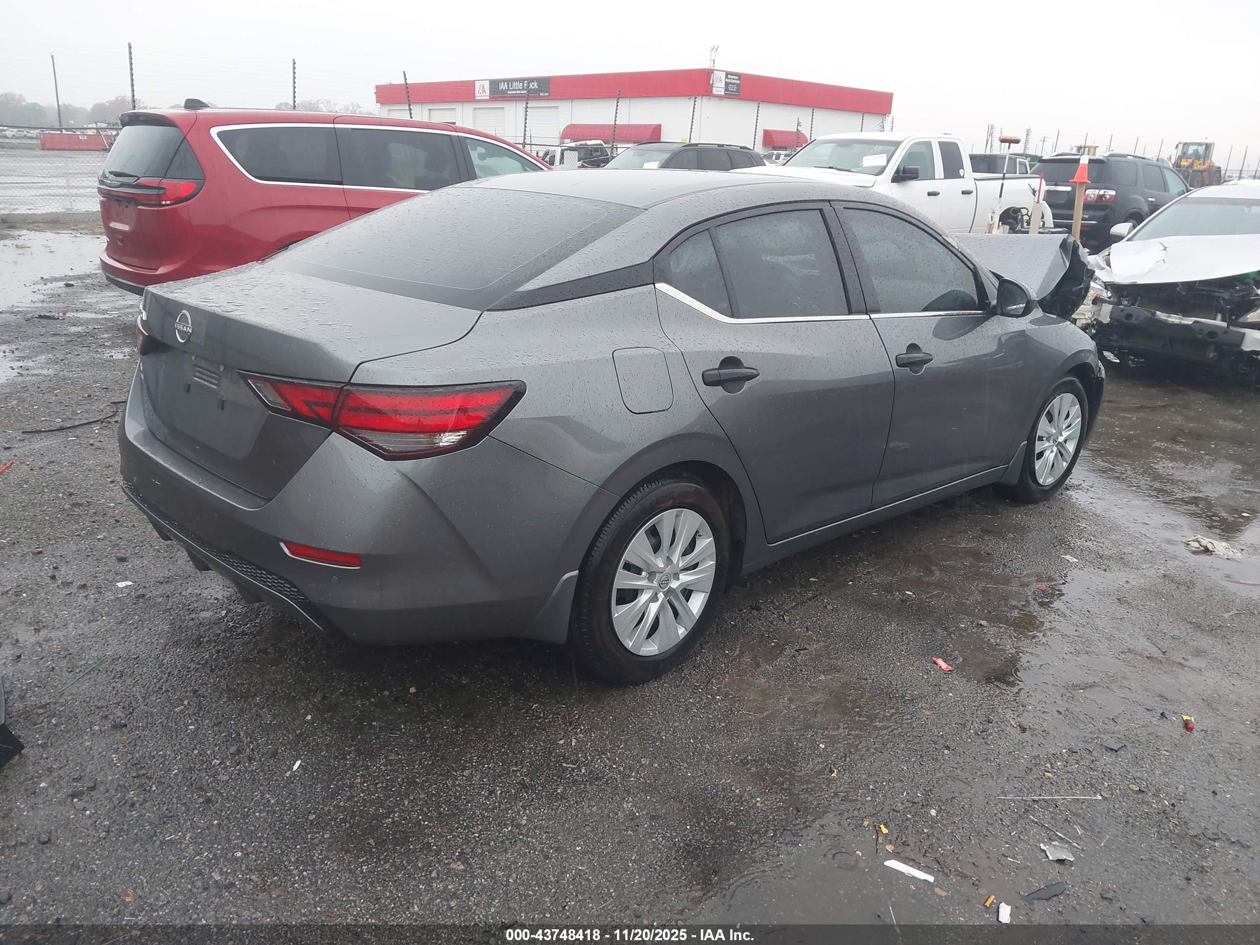 NISSAN SENTRA image 4