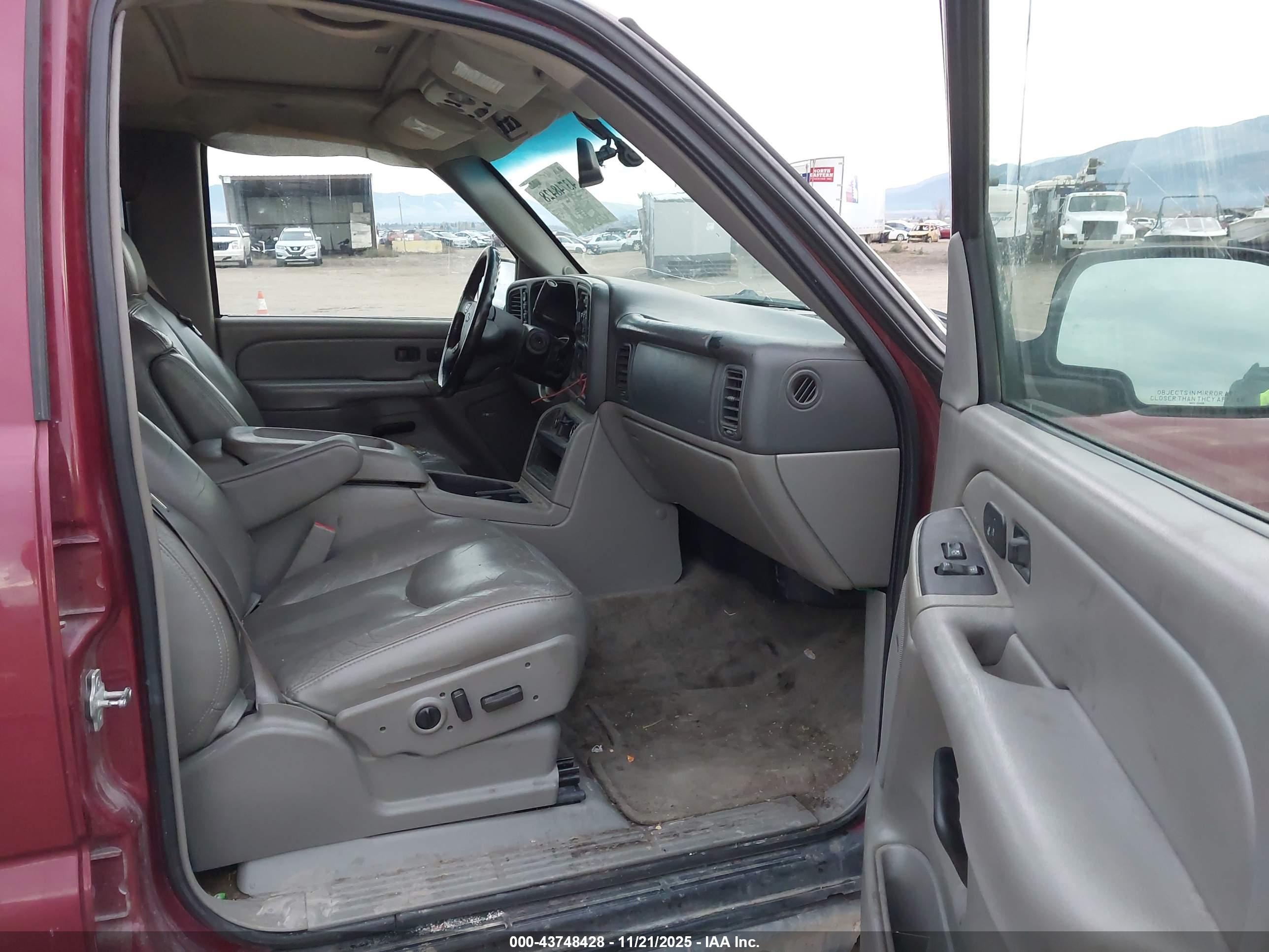 CHEVROLET TAHOE image 5