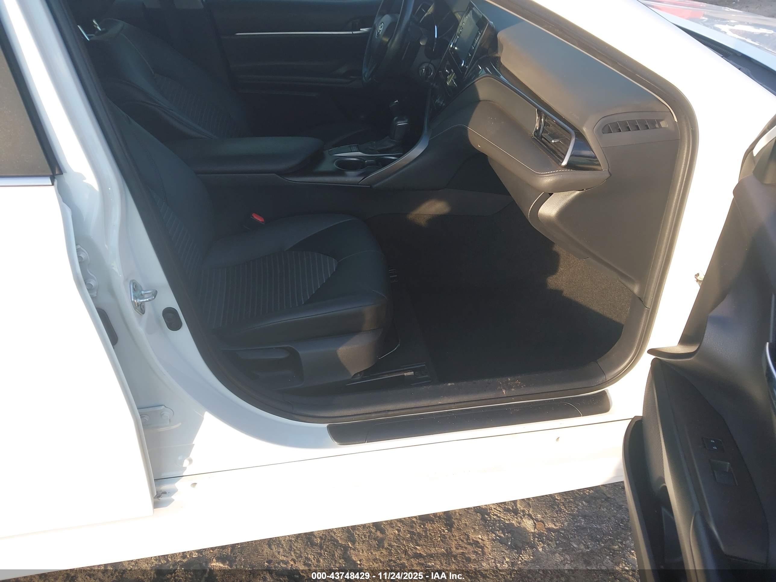 TOYOTA CAMRY image 5