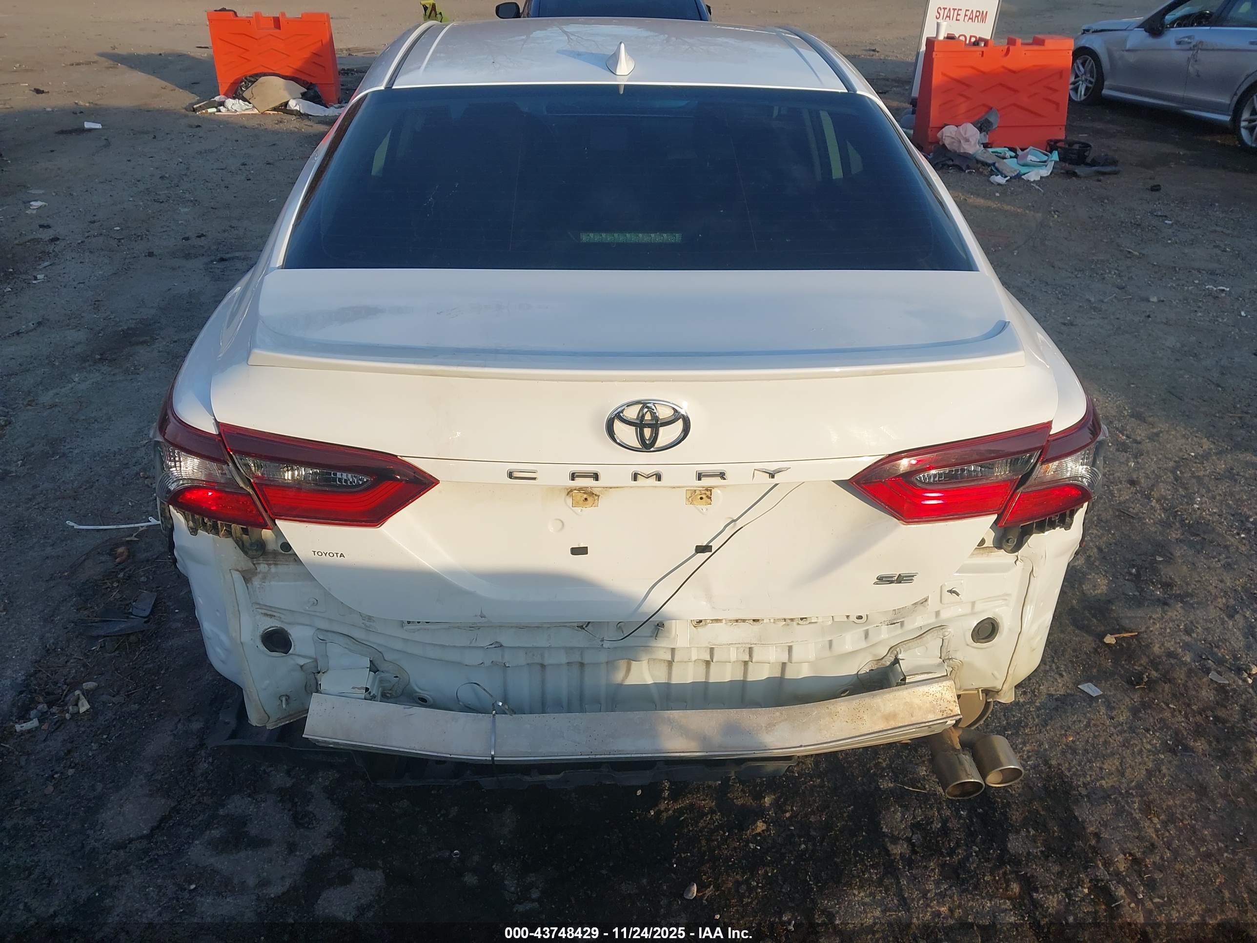 TOYOTA CAMRY image 6