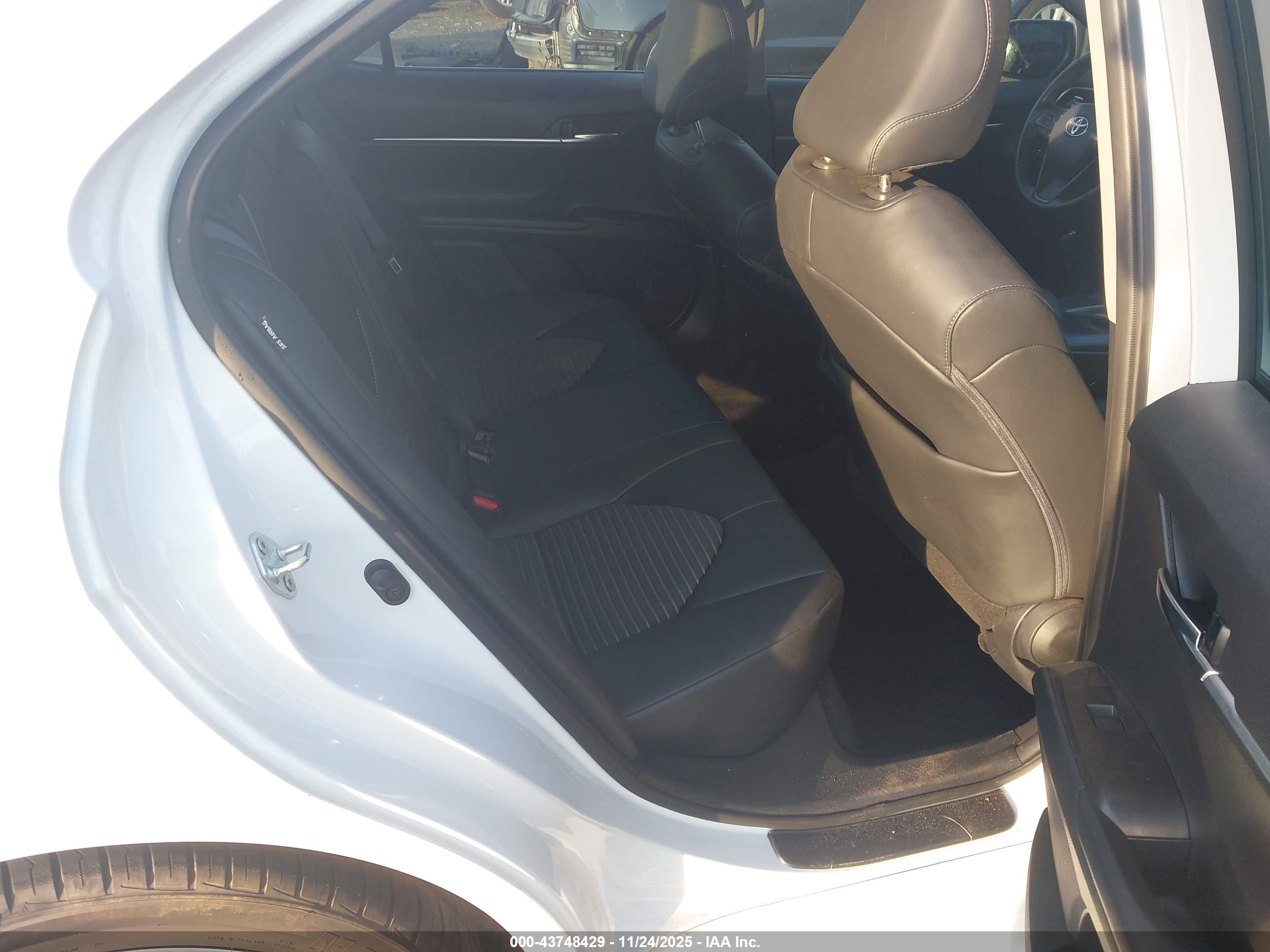 TOYOTA CAMRY image 8