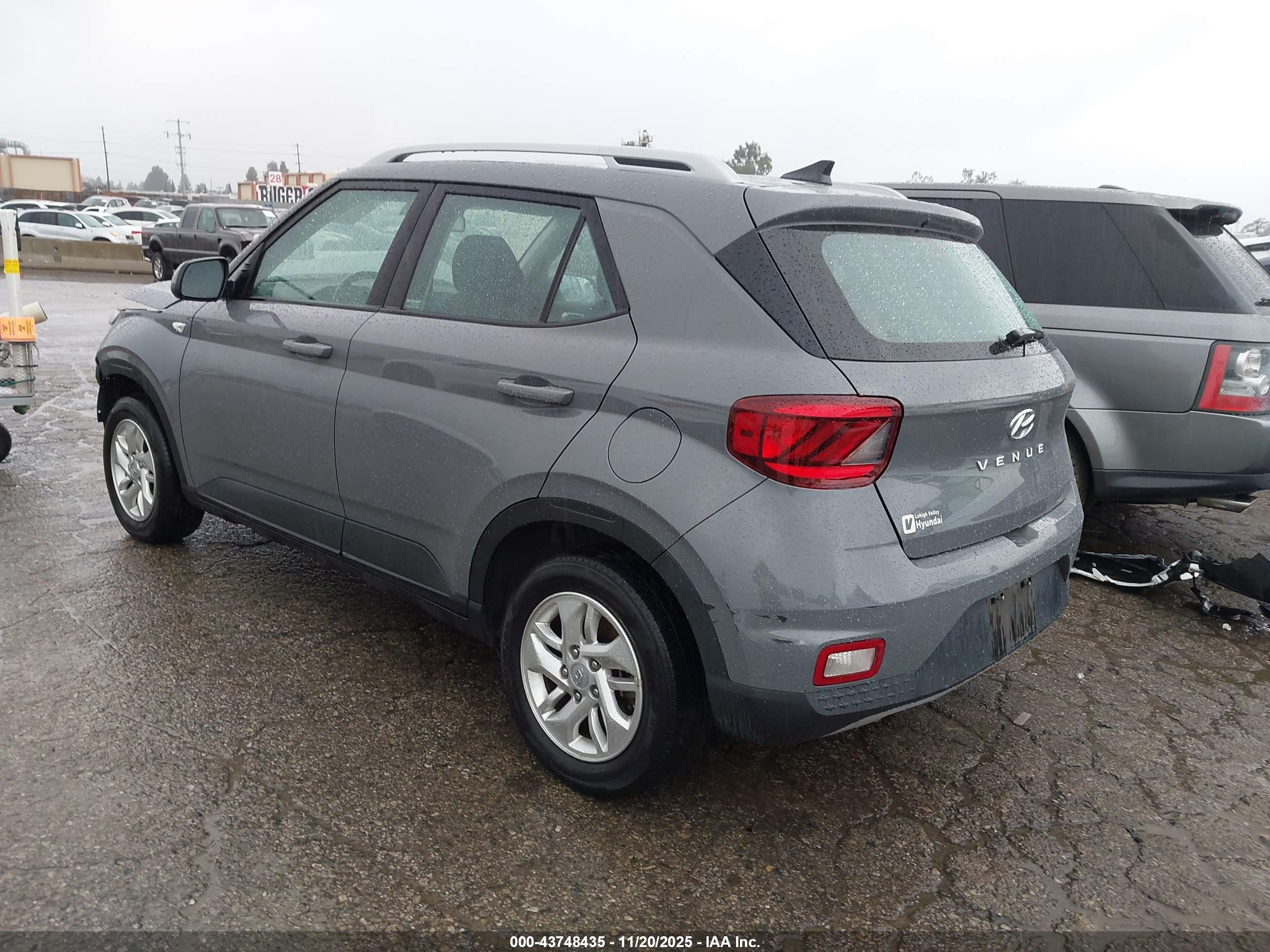 HYUNDAI VENUE image 3