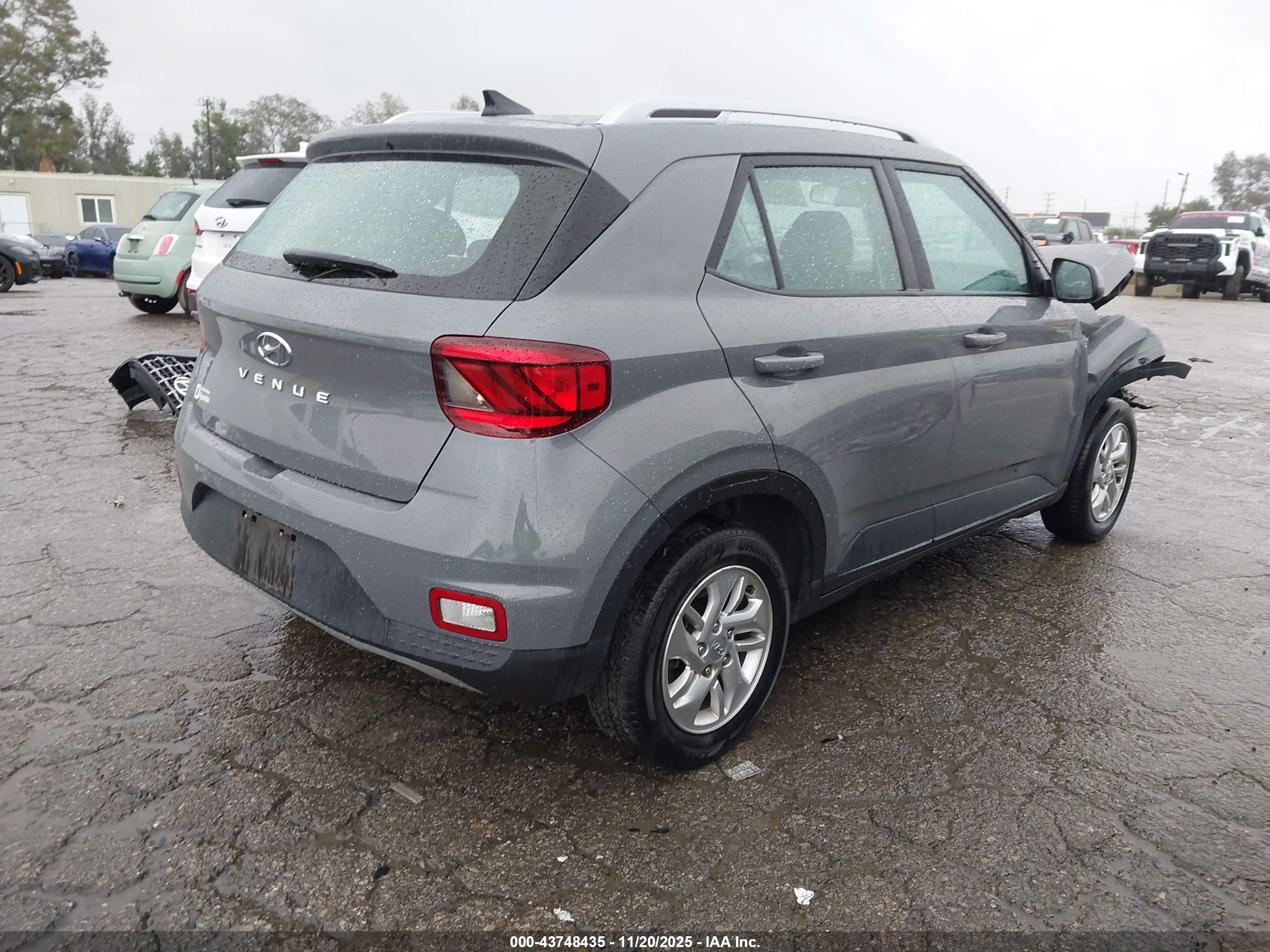 HYUNDAI VENUE image 4