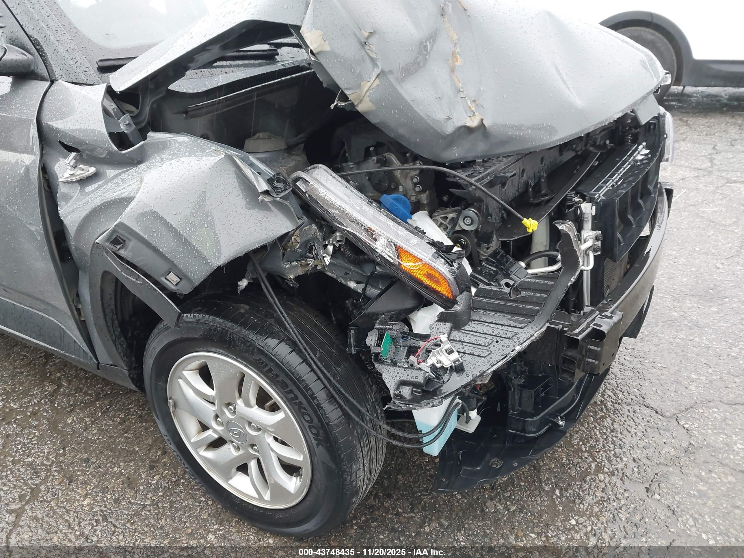 HYUNDAI VENUE image 6