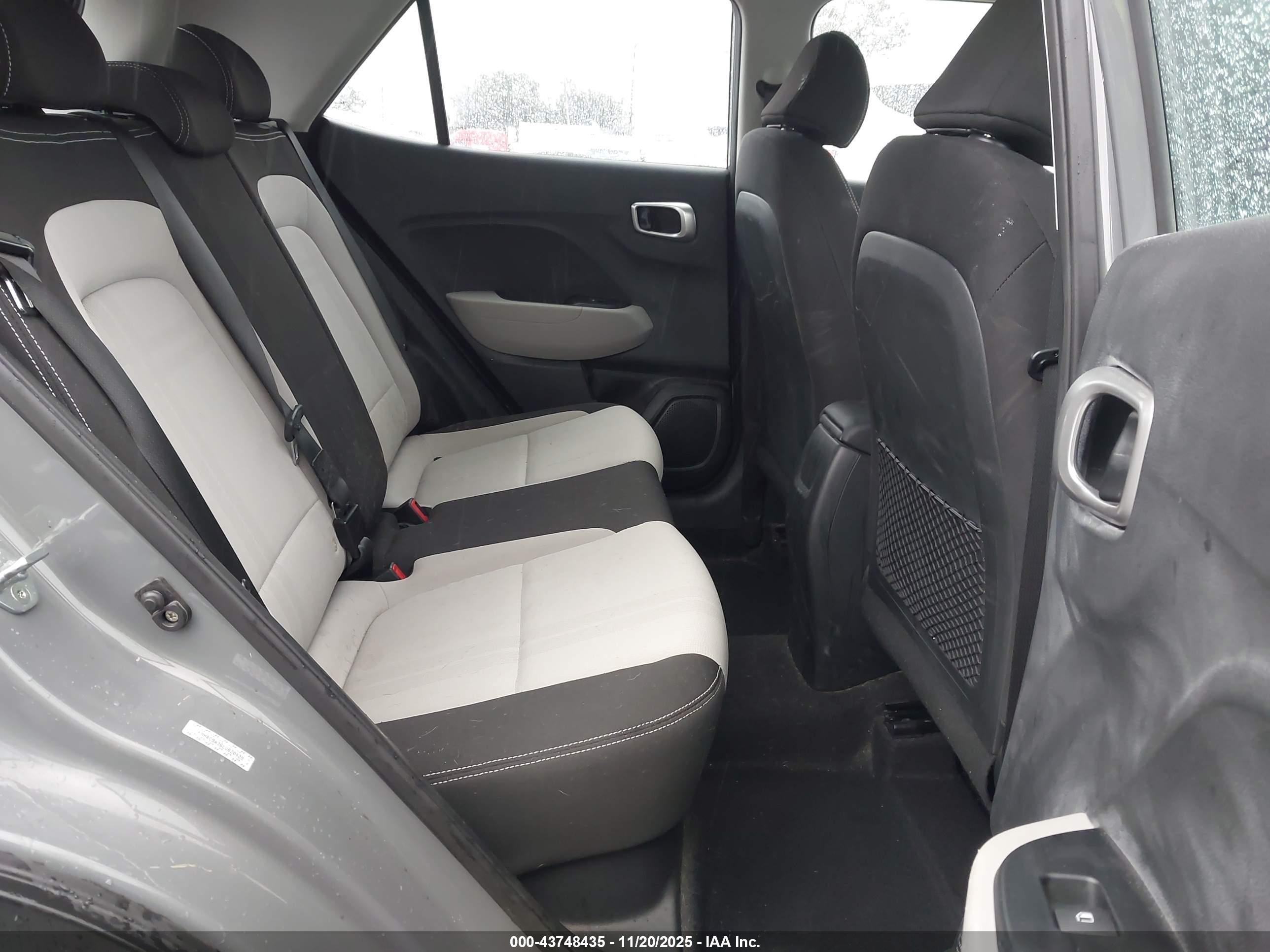 HYUNDAI VENUE image 8