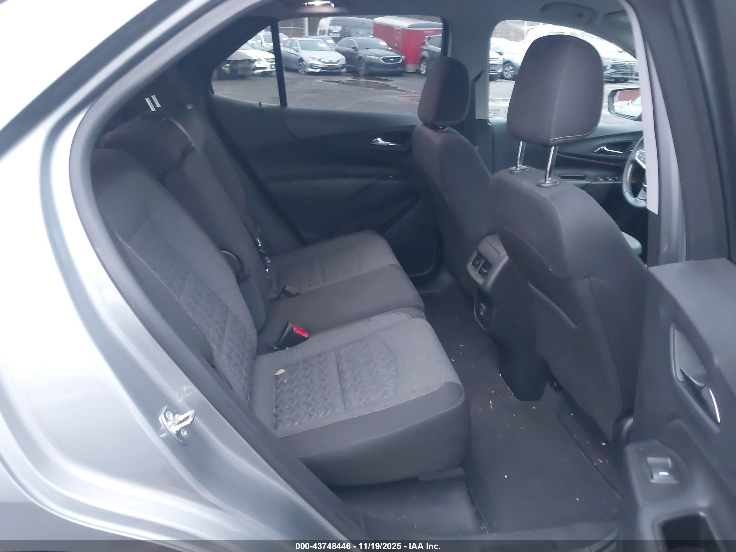 CHEVROLET EQUINOX image 8