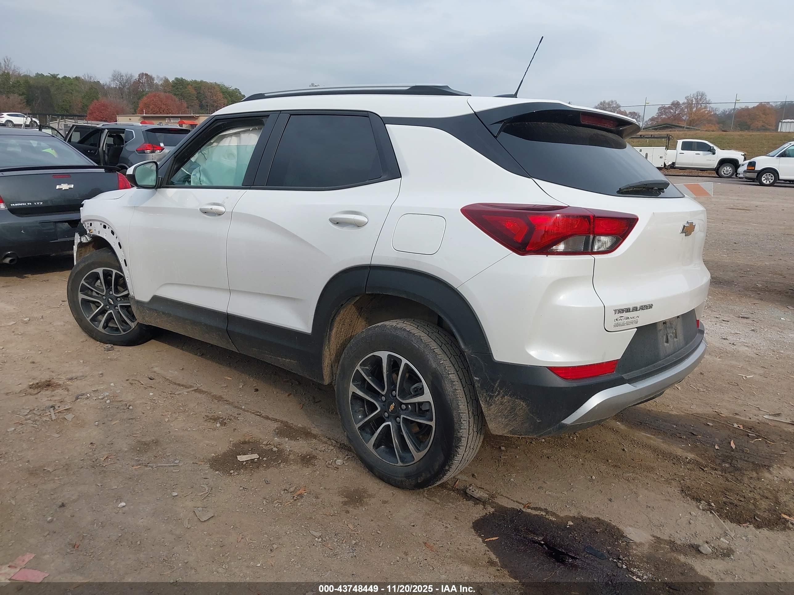 CHEVROLET TRAILBLAZER image 3