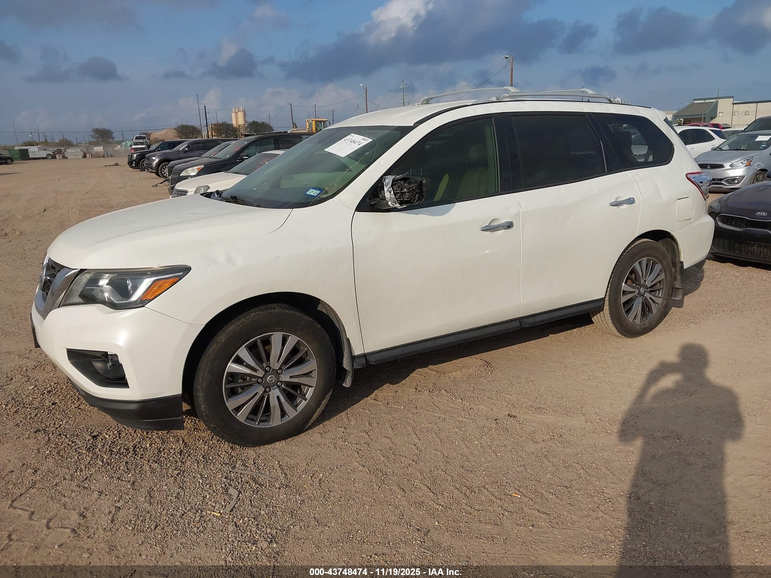 NISSAN PATHFINDER image 2