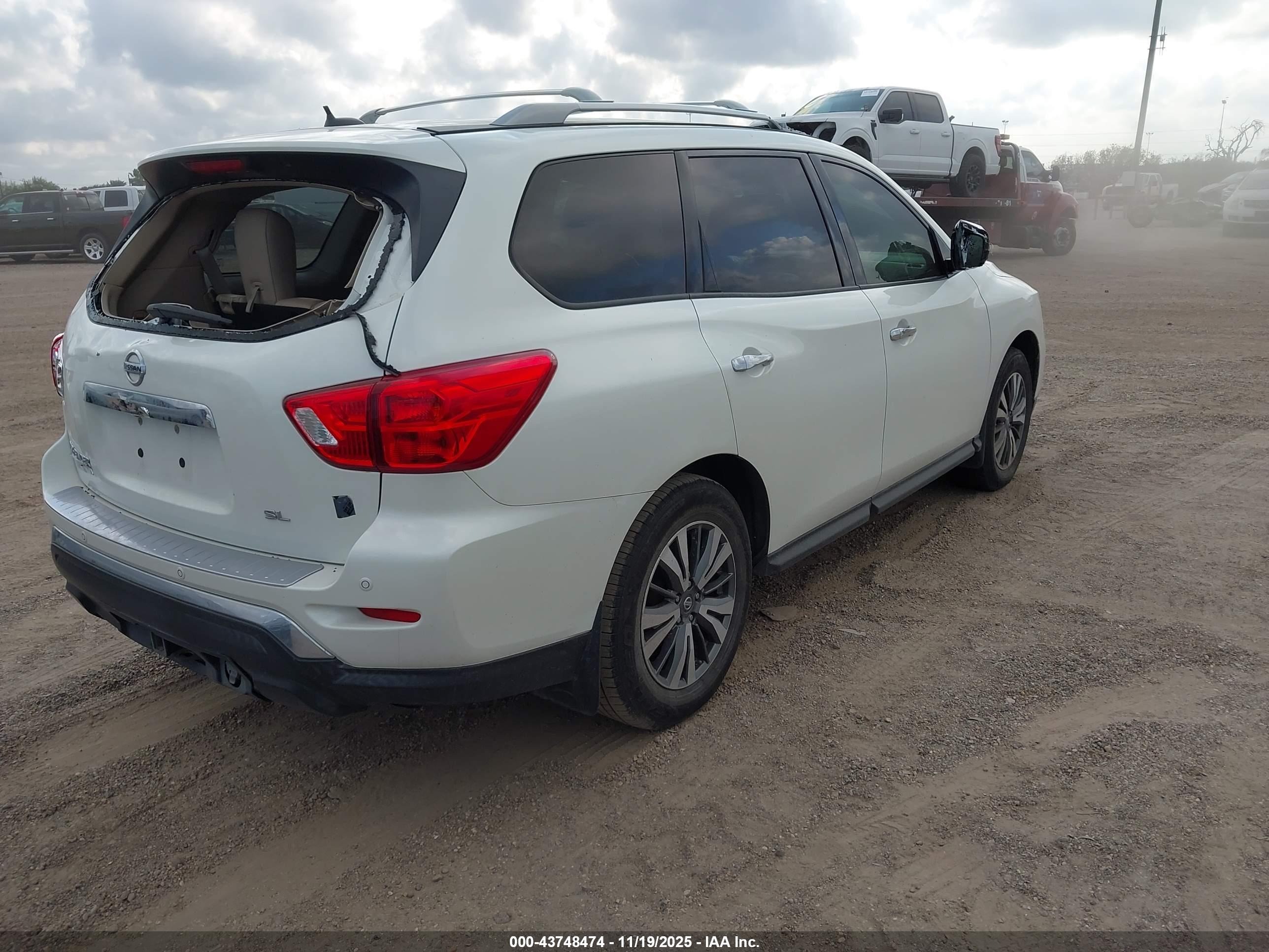 NISSAN PATHFINDER image 4
