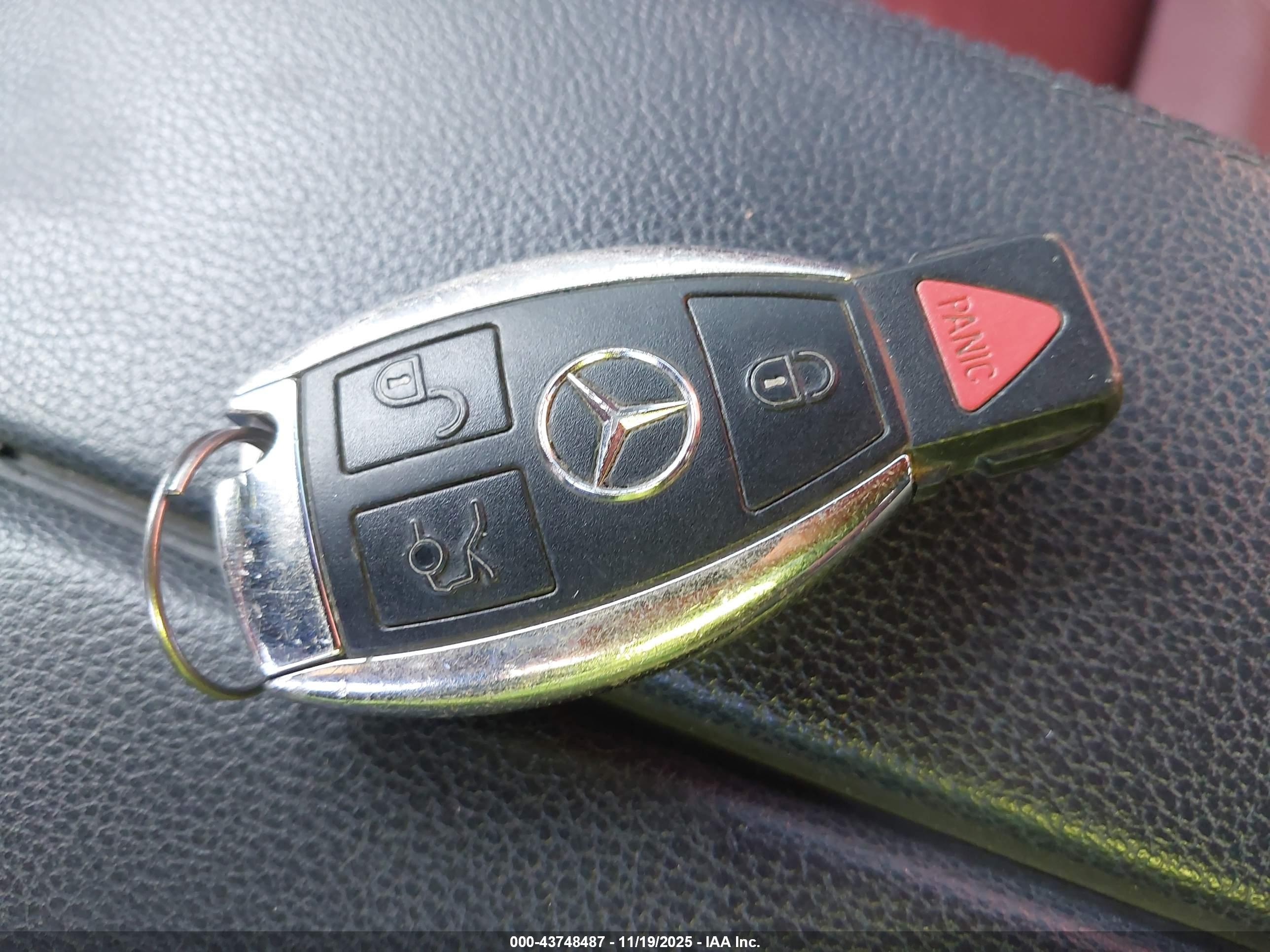 MERCEDES-BENZ E image 11